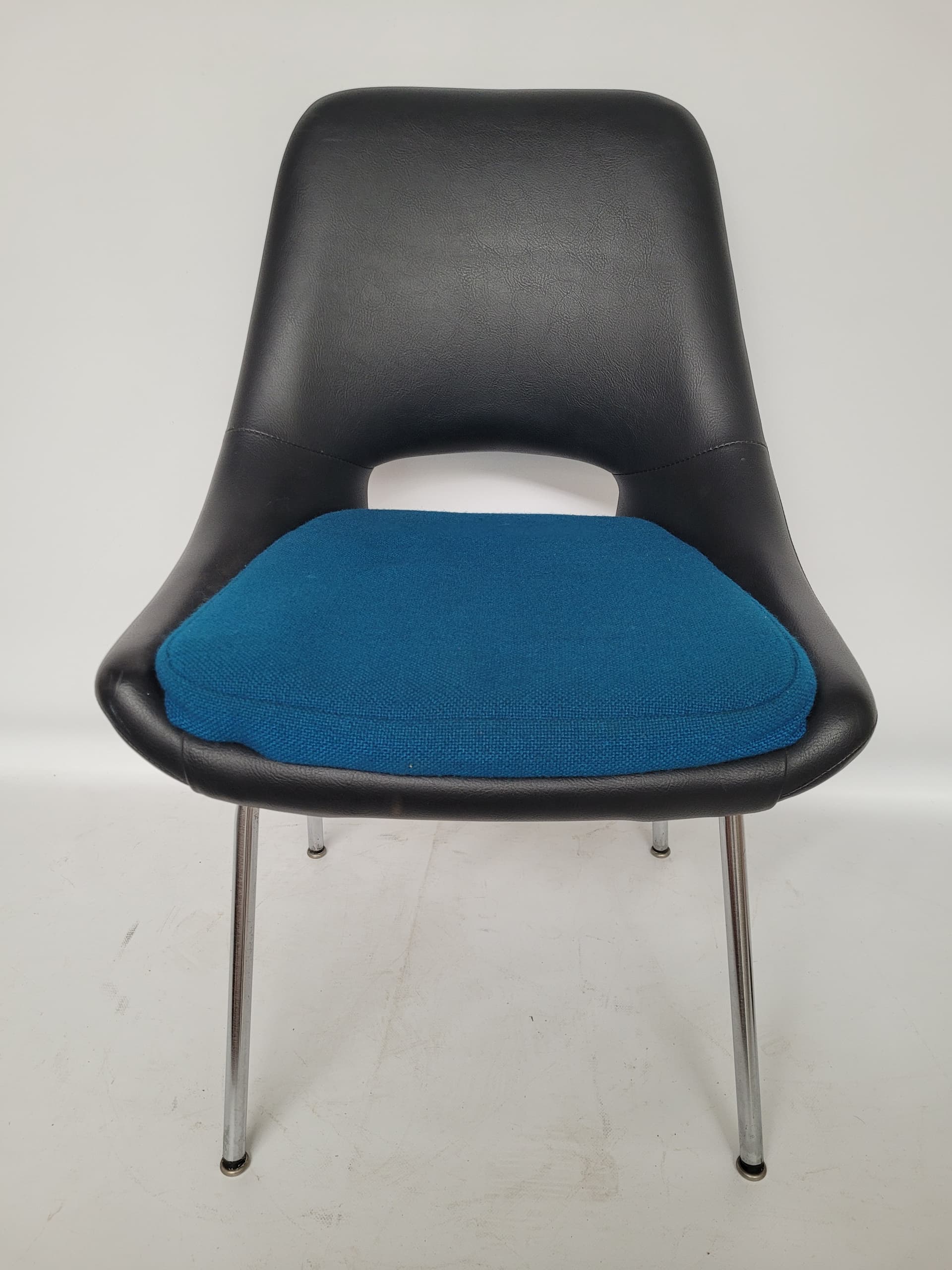 Chair Kilta, black faux leather, blue fabric, chrome, by O. Mannermaa, Finland, 1960s. - 344115