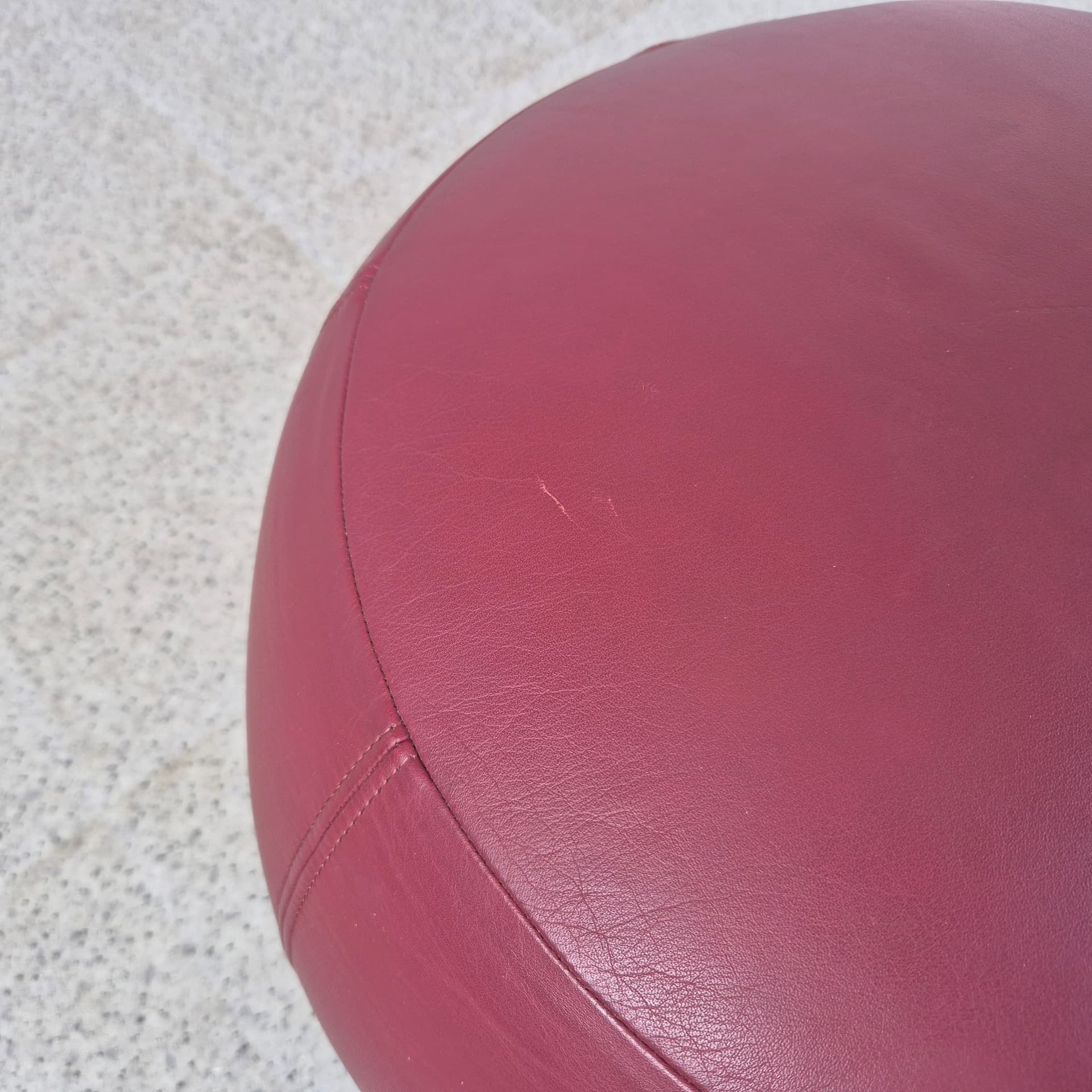 Pouf Pix, burgundy, synthetic fabric, by I. Iwasaki, Arper, Italy, 21st c. - 344922