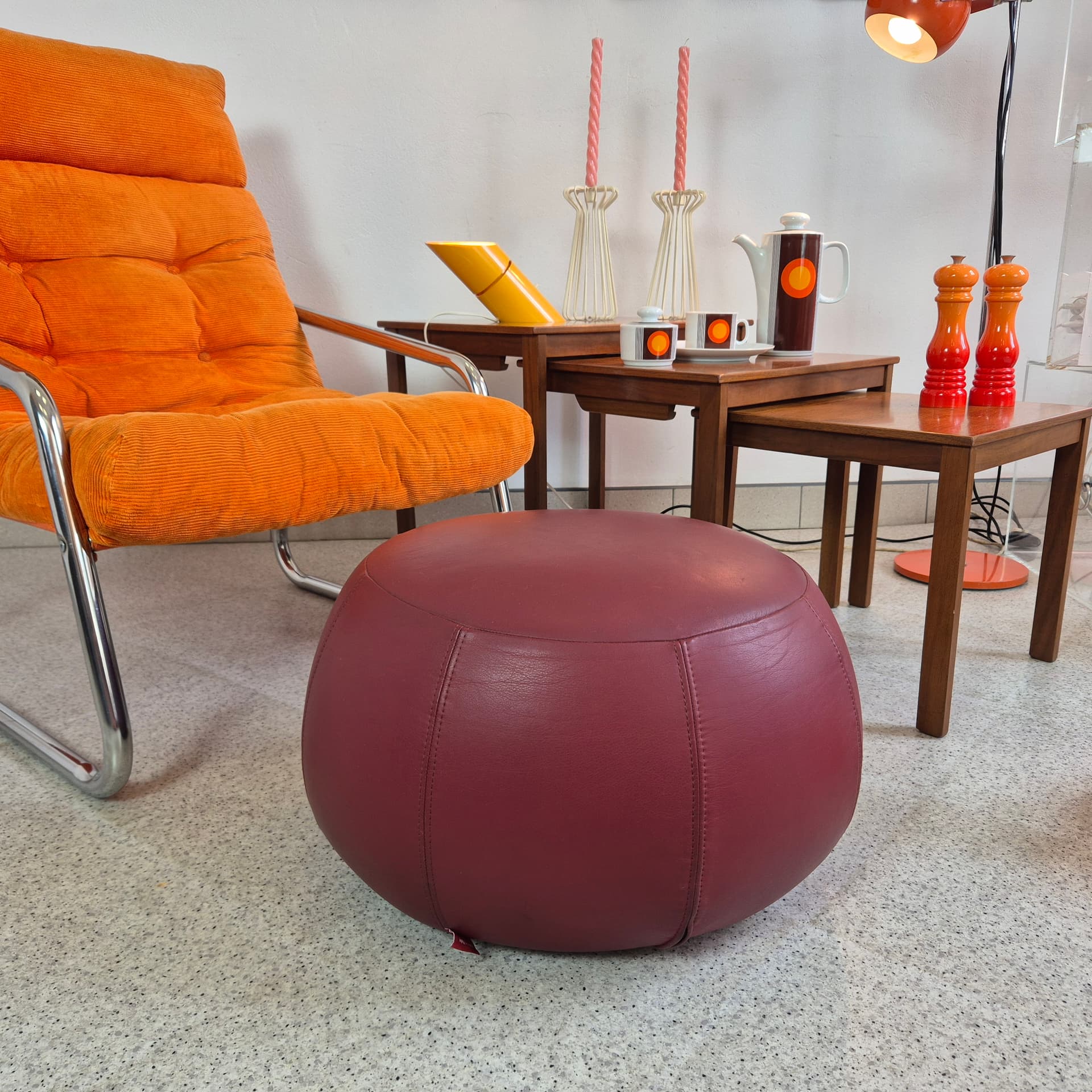 Pouf Pix, burgundy, synthetic fabric, by I. Iwasaki, Arper, Italy, 21st c. - 344919