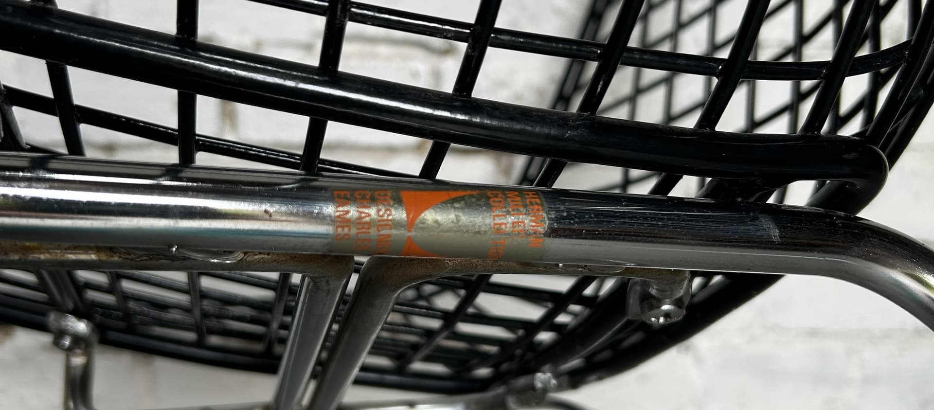 Para krzeseł Wire DKR-2, stal czarna, stal chromowana, proj. C. & R. Eames, Herman Miller, USA, lata 60. - 344961