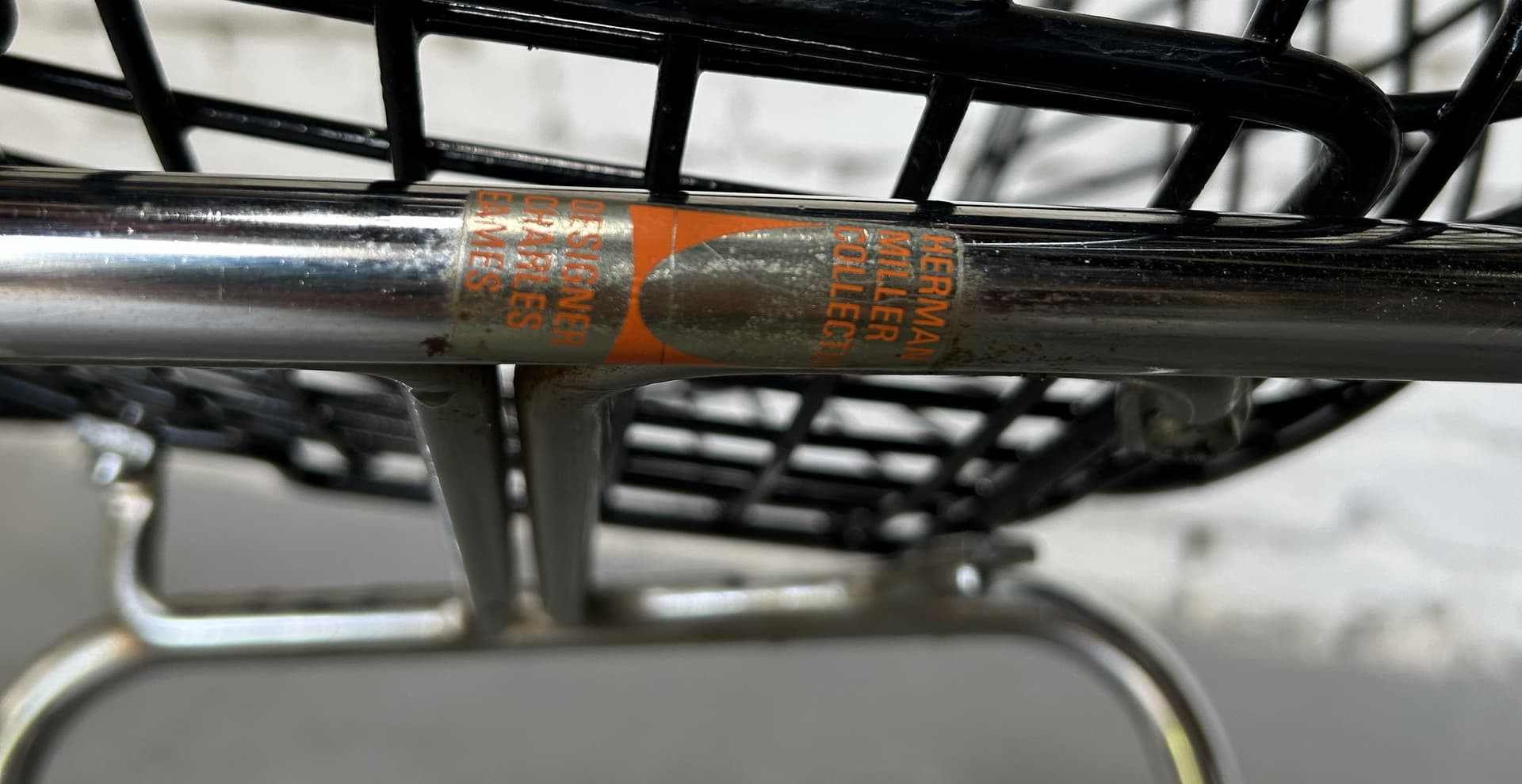 Para krzeseł Wire DKR-2, stal czarna, stal chromowana, proj. C. & R. Eames, Herman Miller, USA, lata 60. - 344960