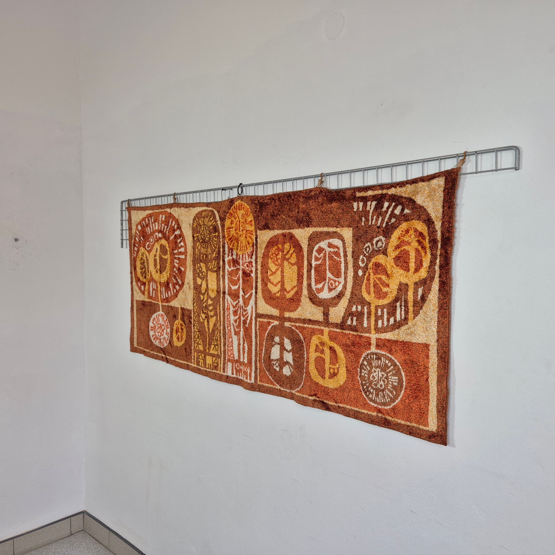 Gobelin ścienny, Mid Century, 74x175 cm, wełna brąz żółty beż, Kőszeg Szőnyeggyár, Węgry, lata 70. - 344988