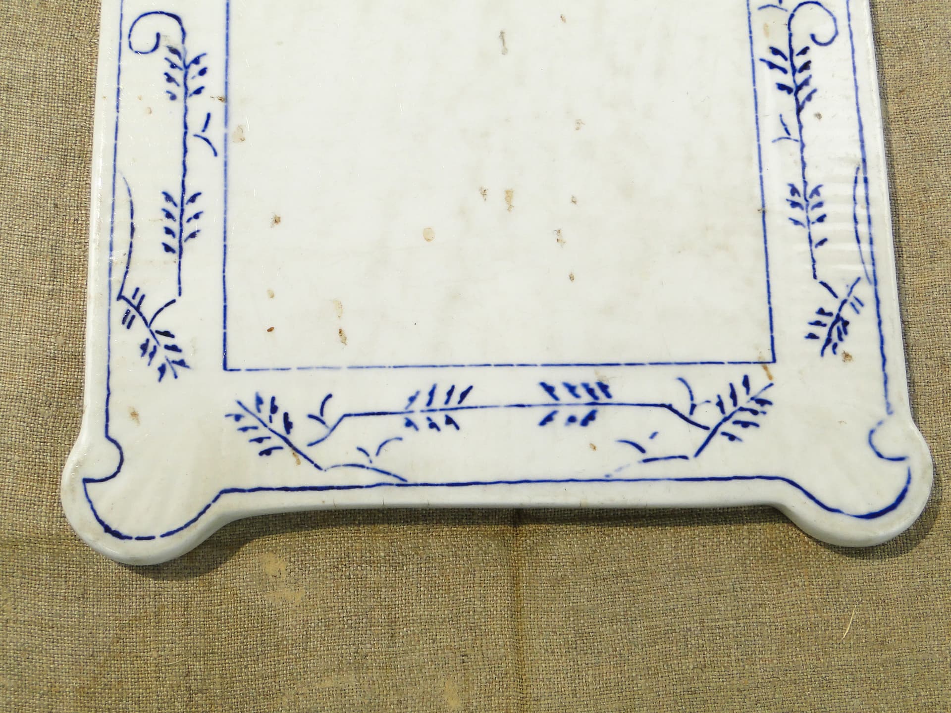 Deska śniadaniowa, wzór cebulowy, ceramika biała niebieska, Villeroy & Boch, Belgia, początek XX w. - 345069