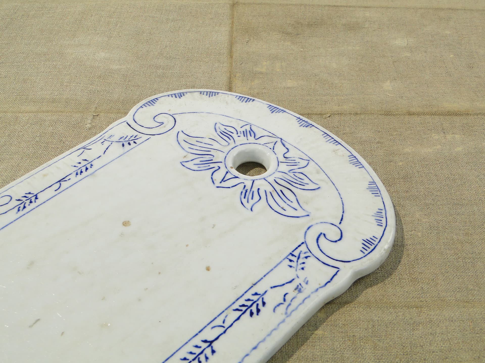 Deska śniadaniowa, wzór cebulowy, ceramika biała niebieska, Villeroy & Boch, Belgia, początek XX w. - 345066