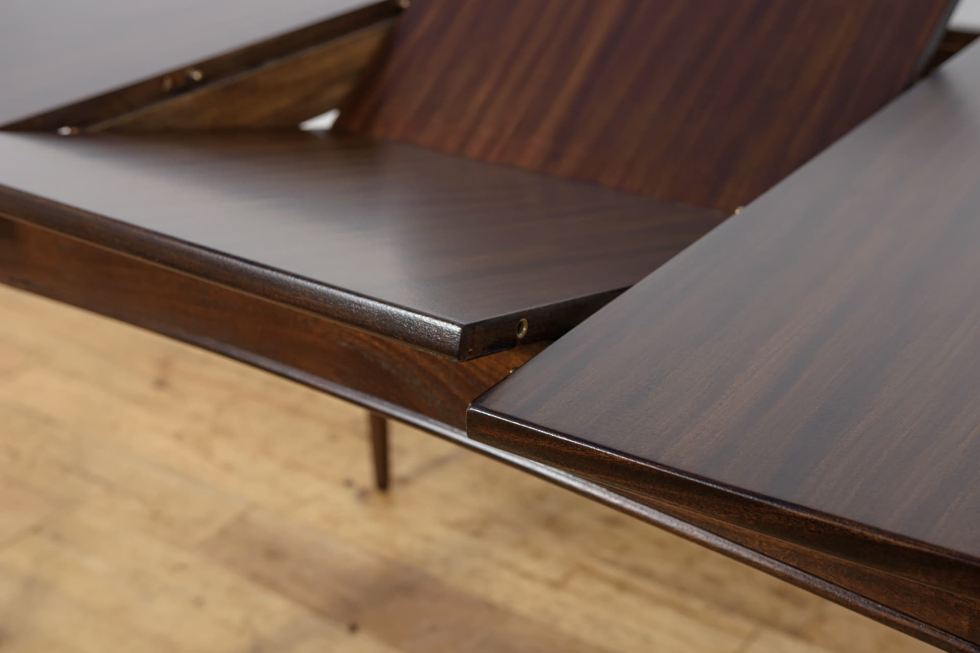 Extendable Table, mahogany brown, mahogany, White & Newton, United Kingdom, 1960s. - 345283