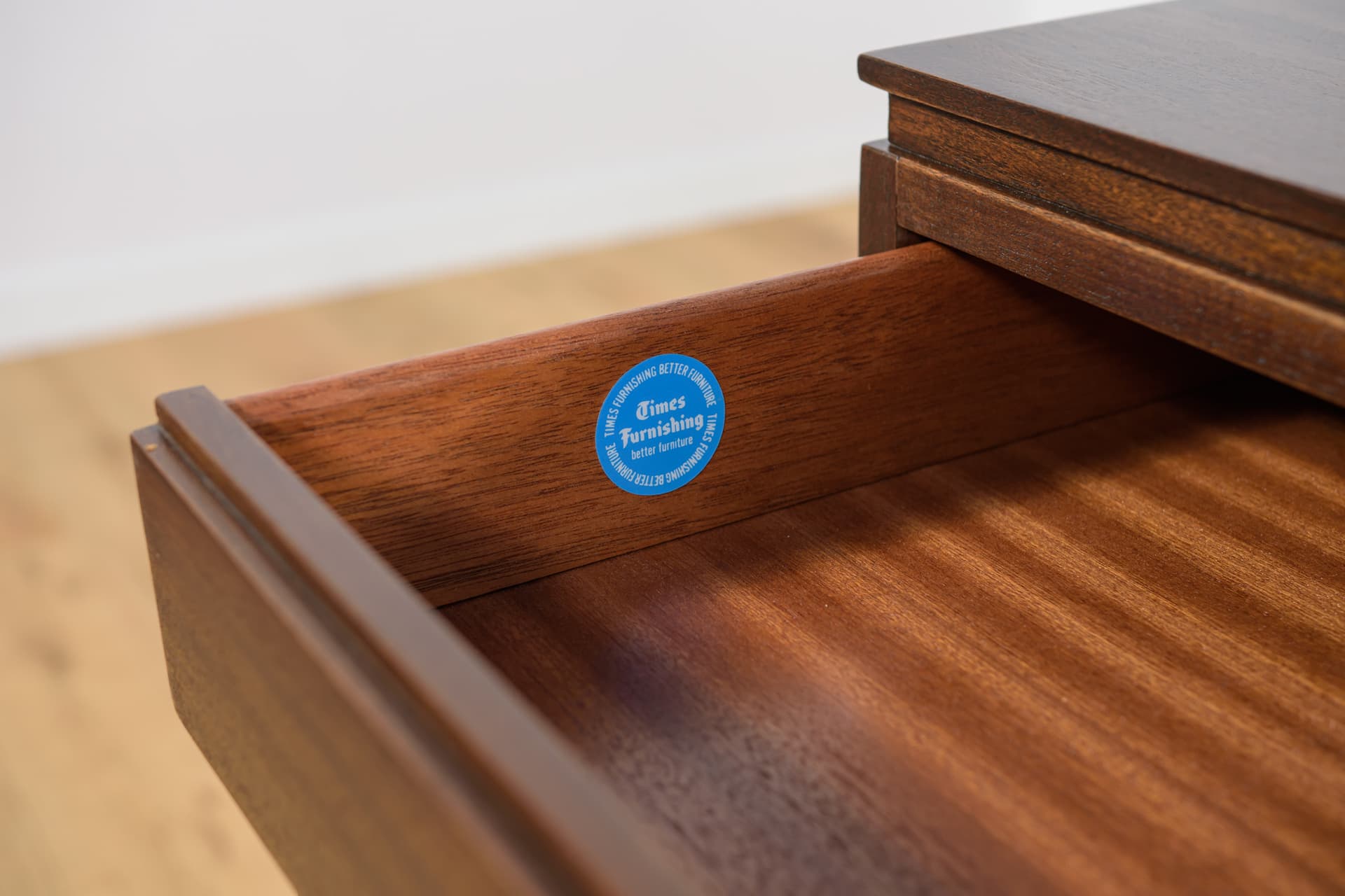 Dressing Table, rosewood brown, glass, United Kingdom, 1960s. - 345442