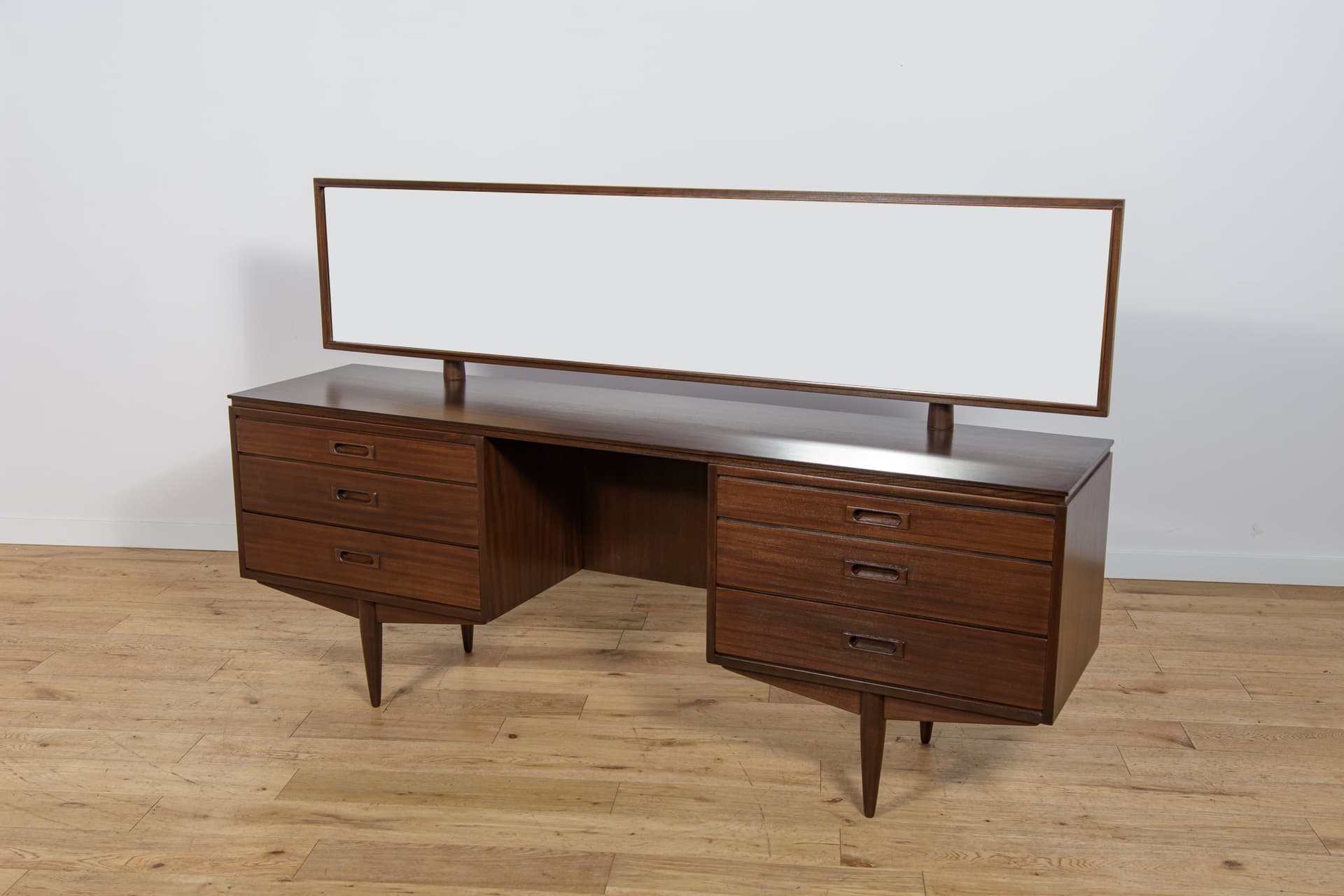 Dressing Table, rosewood brown, glass, United Kingdom, 1960s. - 345428