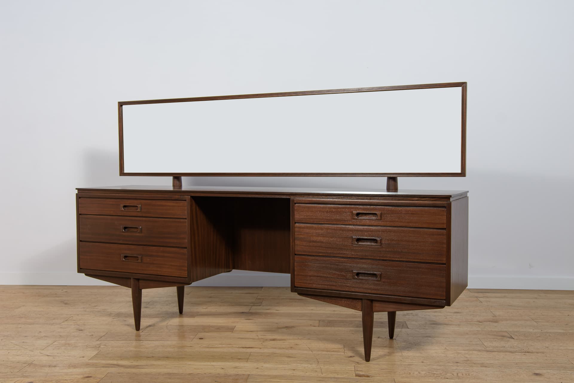 Dressing Table, rosewood brown, glass, United Kingdom, 1960s. - 345433