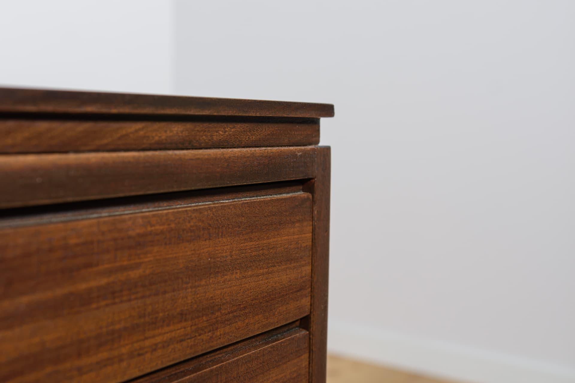 Dressing Table, rosewood brown, glass, United Kingdom, 1960s. - 345439