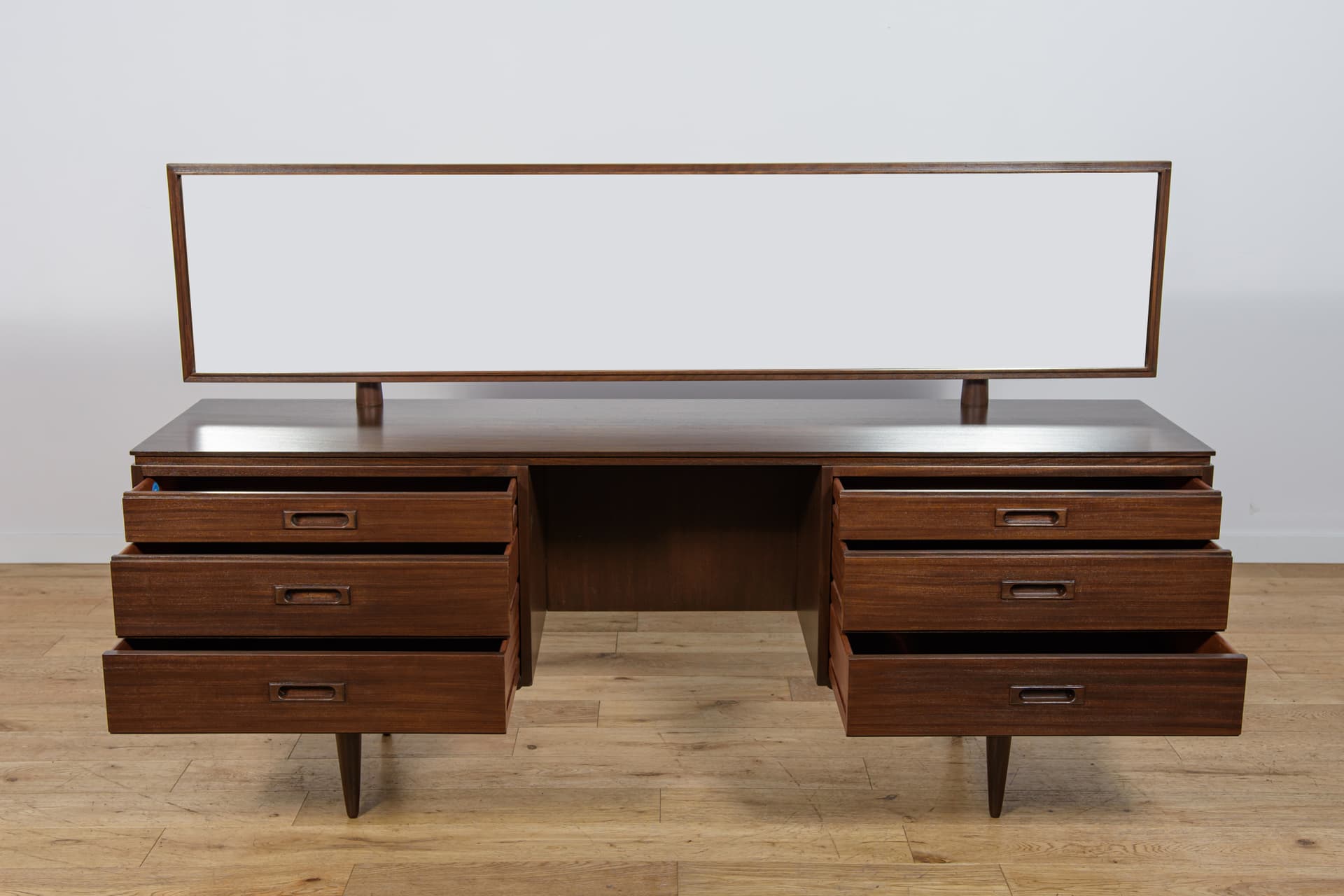 Dressing Table, rosewood brown, glass, United Kingdom, 1960s. - 345436
