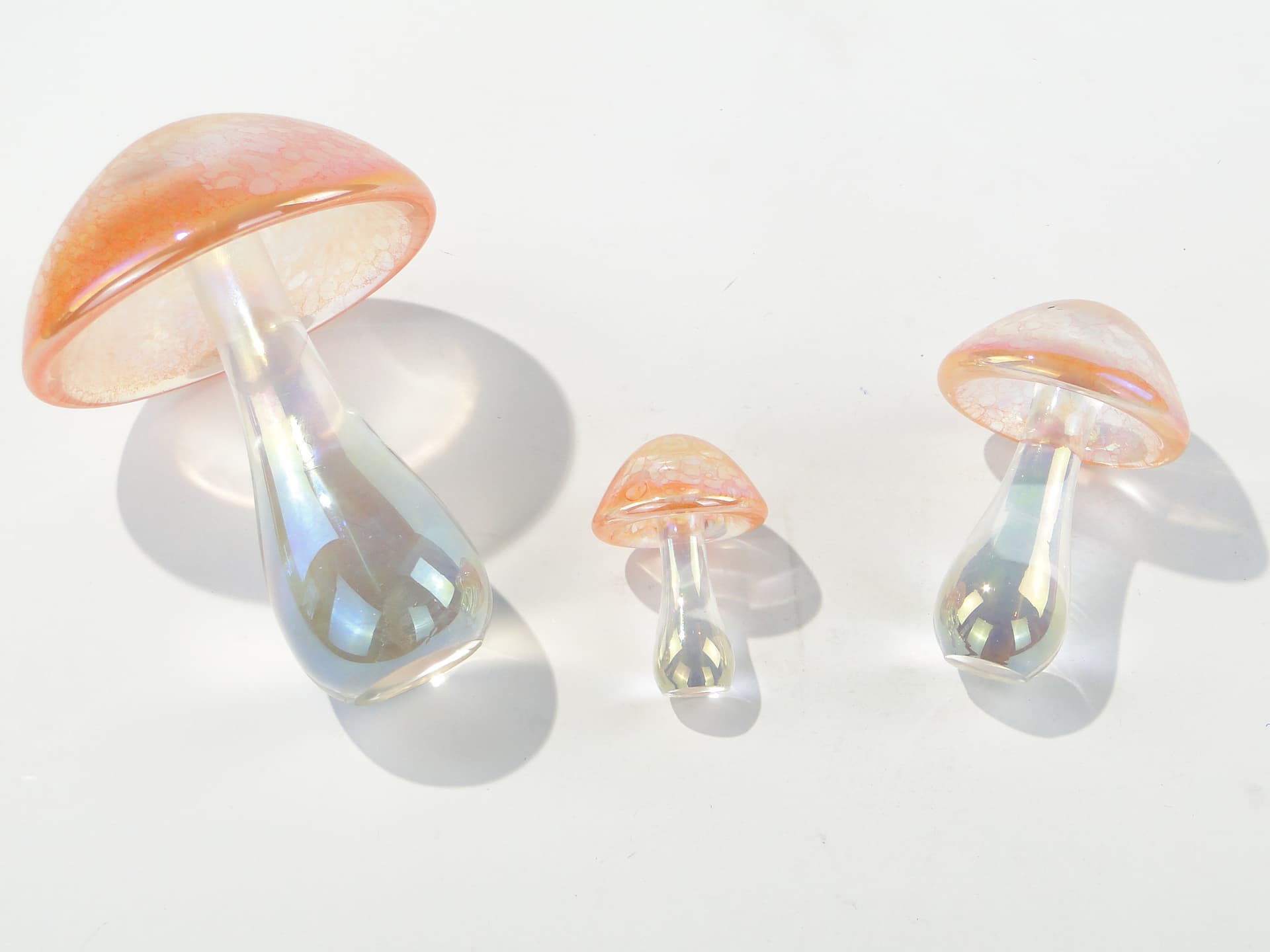 Komplet rzeźb grzybów Leśna Iryzacja, szkło pomarańczowo-złote iryzujące, Heron Glass, Wielka Brytania, XXI w. - 345468