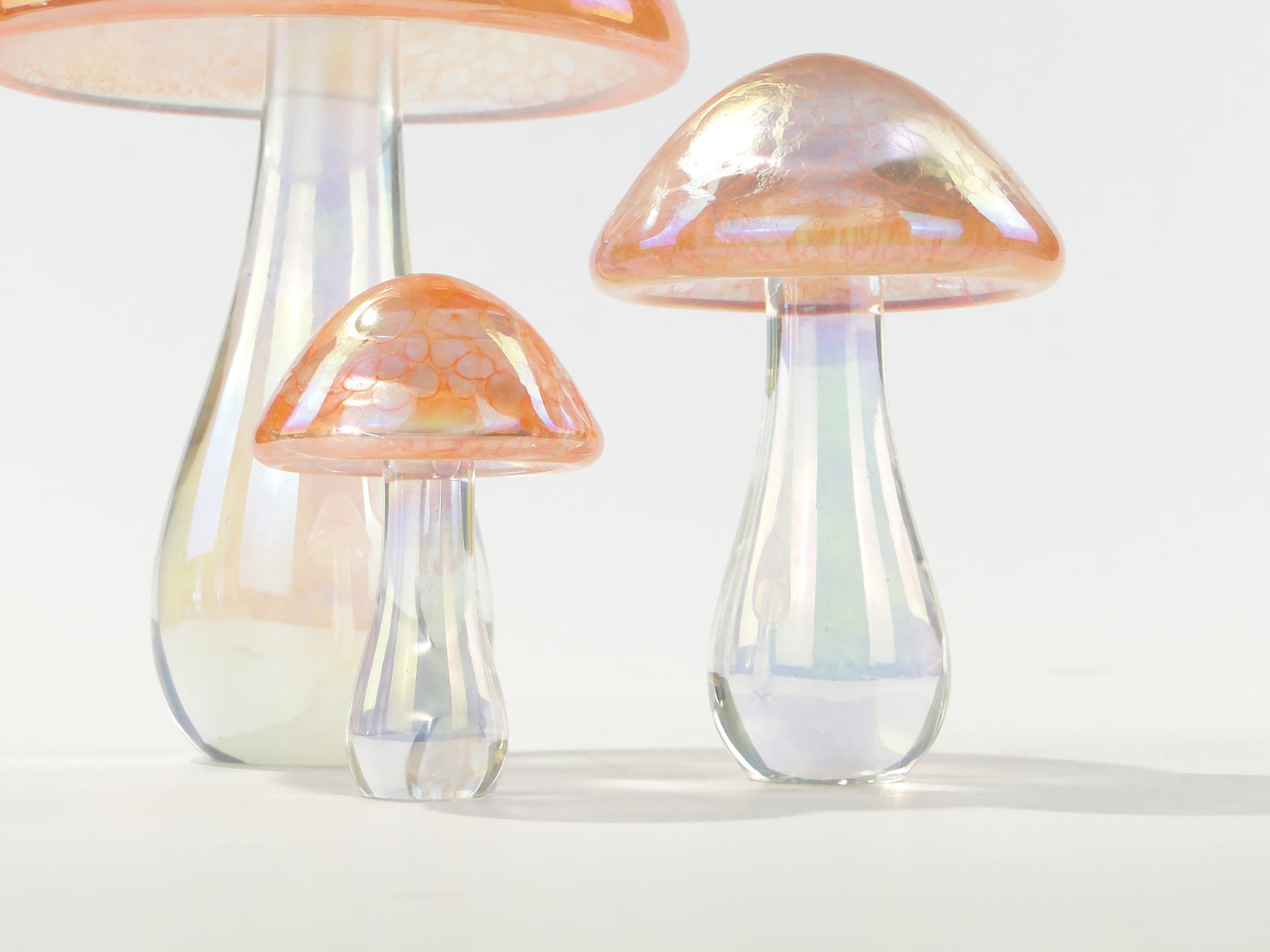 Komplet rzeźb grzybów Leśna Iryzacja, szkło pomarańczowo-złote iryzujące, Heron Glass, Wielka Brytania, XXI w. - 345467