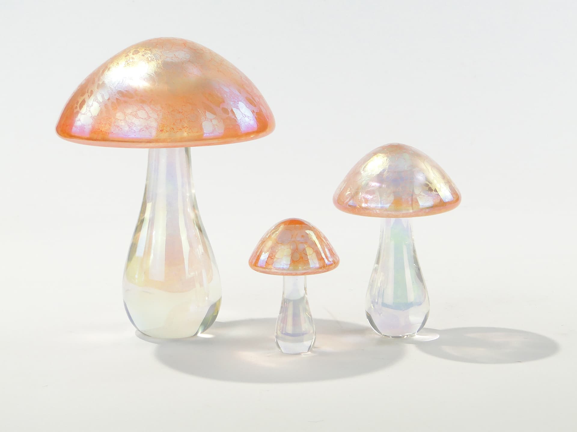 Komplet rzeźb grzybów Leśna Iryzacja, szkło pomarańczowo-złote iryzujące, Heron Glass, Wielka Brytania, XXI w. - 345472