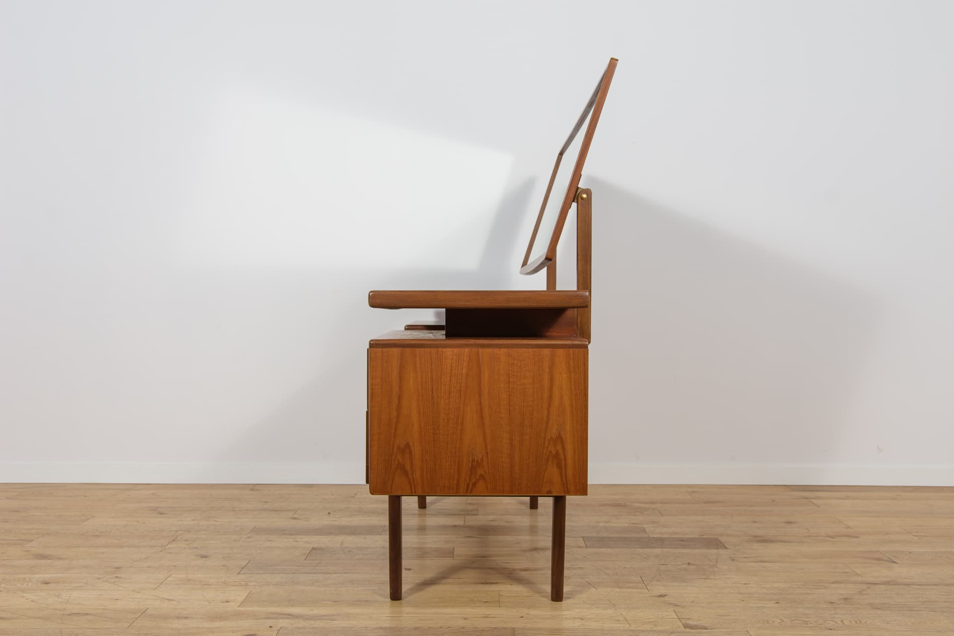 Dressing Table Fresco, brown teak, by V. Wilkins, G-Plan, United Kingdom, 1960s. - 345614