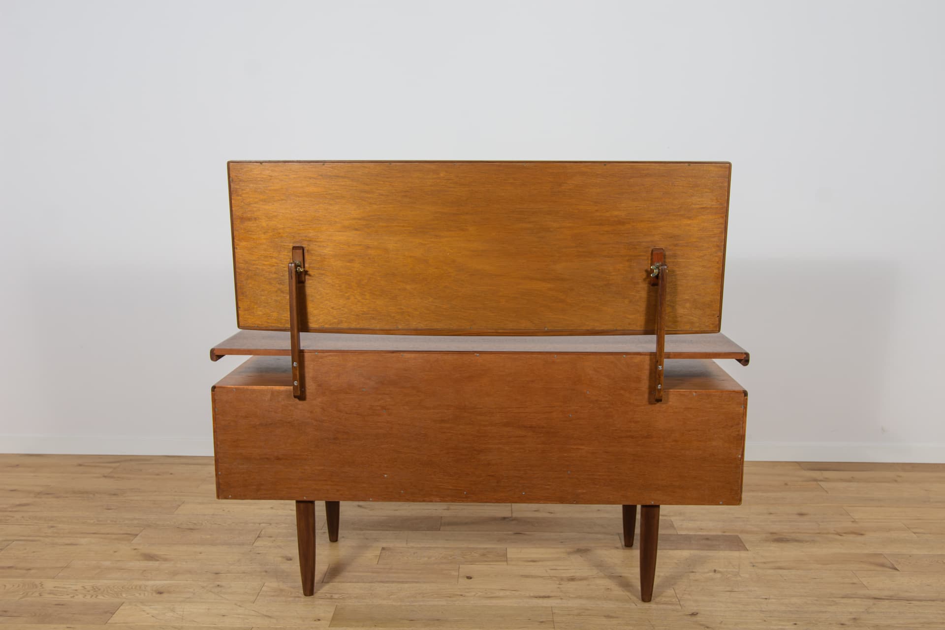 Dressing Table Fresco, brown teak, by V. Wilkins, G-Plan, United Kingdom, 1960s. - 345615