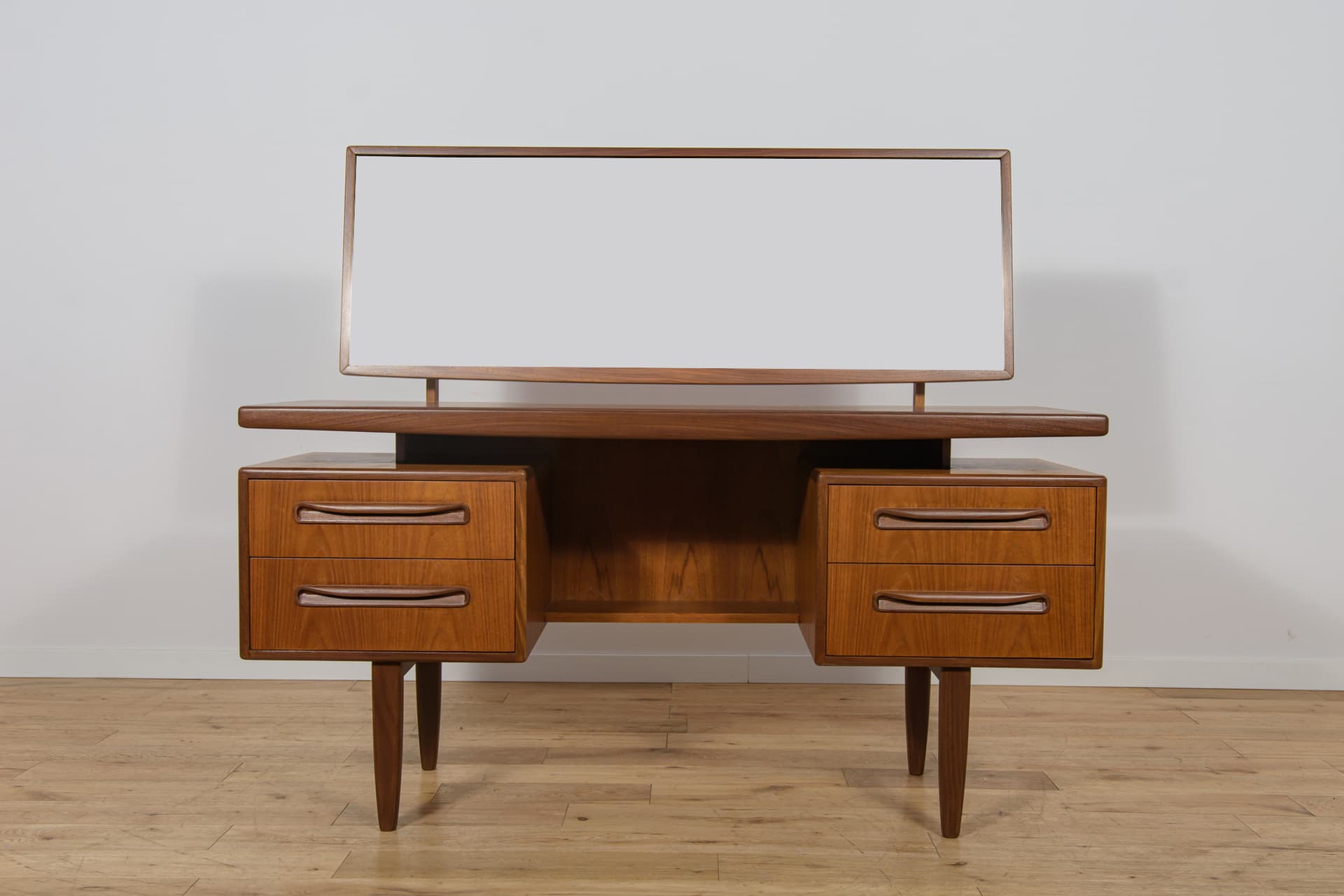 Dressing Table Fresco, brown teak, by V. Wilkins, G-Plan, United Kingdom, 1960s. - 345610