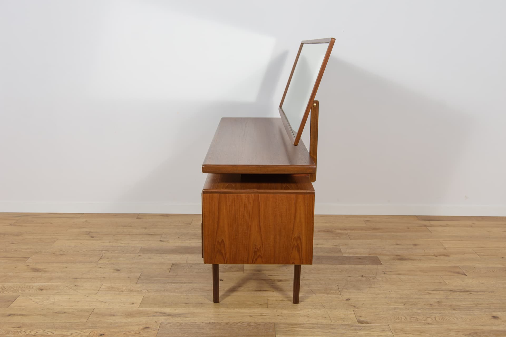 Dressing Table Fresco, brown teak, by V. Wilkins, G-Plan, United Kingdom, 1960s. - 345613