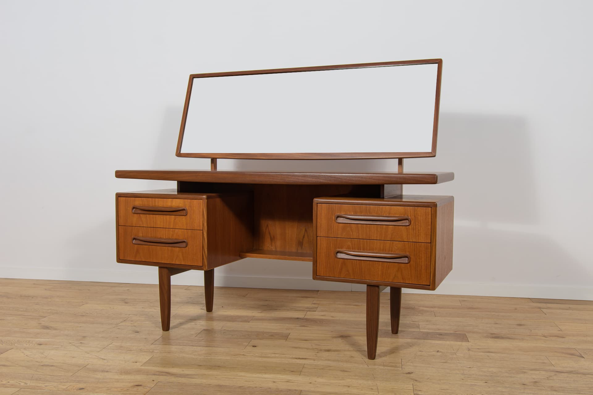 Dressing Table Fresco, brown teak, by V. Wilkins, G-Plan, United Kingdom, 1960s. - 345611