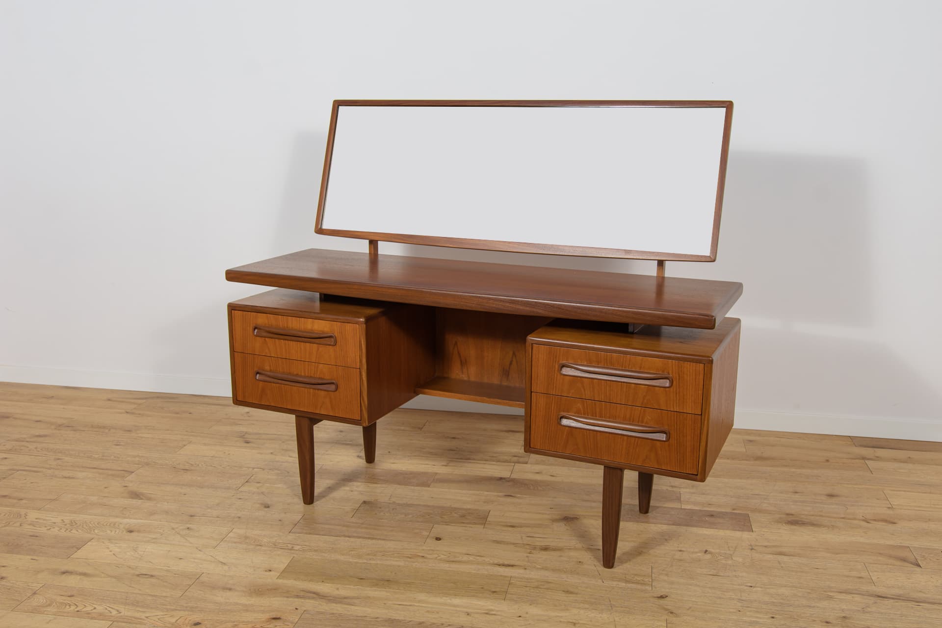 Dressing Table Fresco, brown teak, by V. Wilkins, G-Plan, United Kingdom, 1960s. - 345609