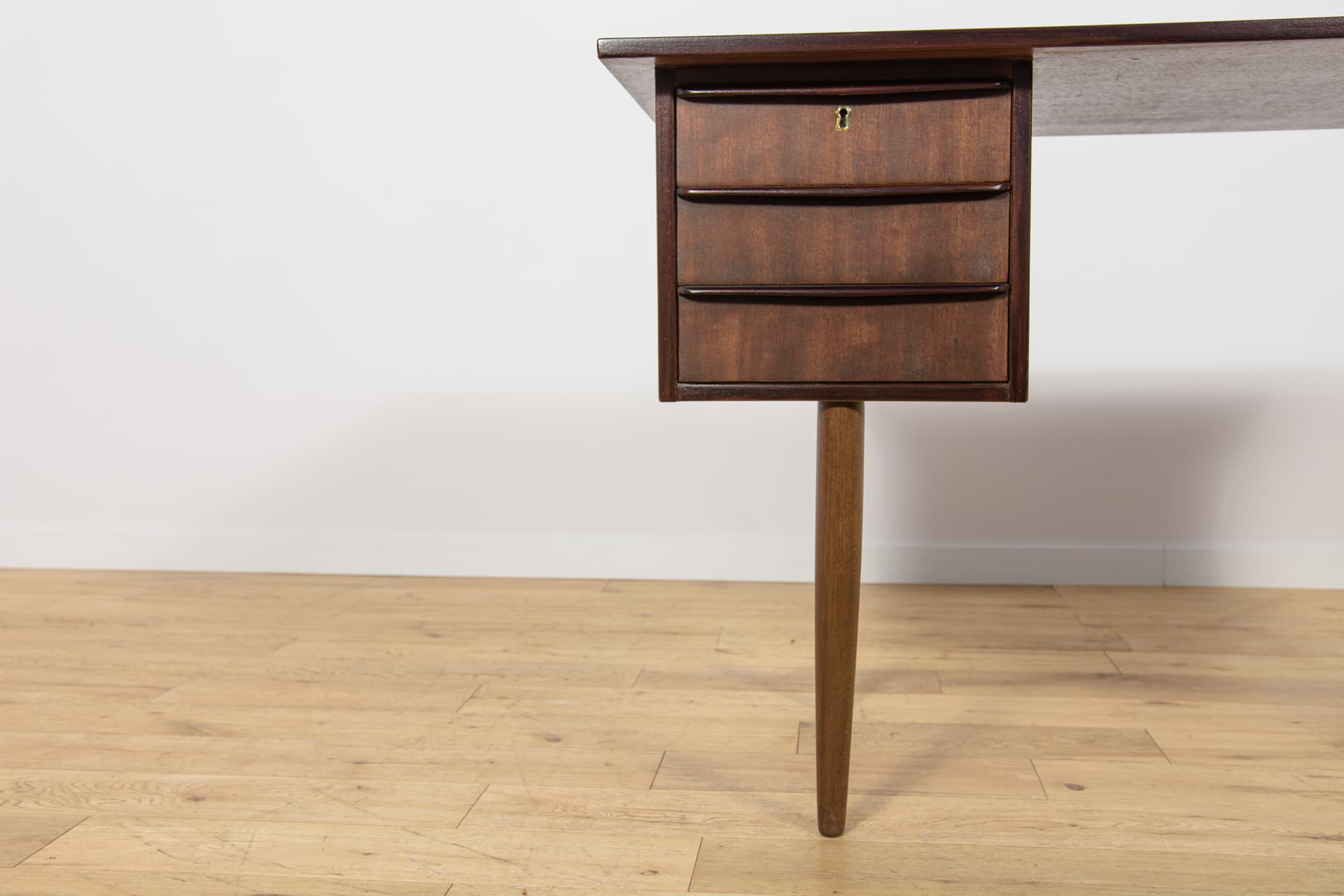 Freestanding desk, brown teak mahogany, Denmark, 1960s. - 345903
