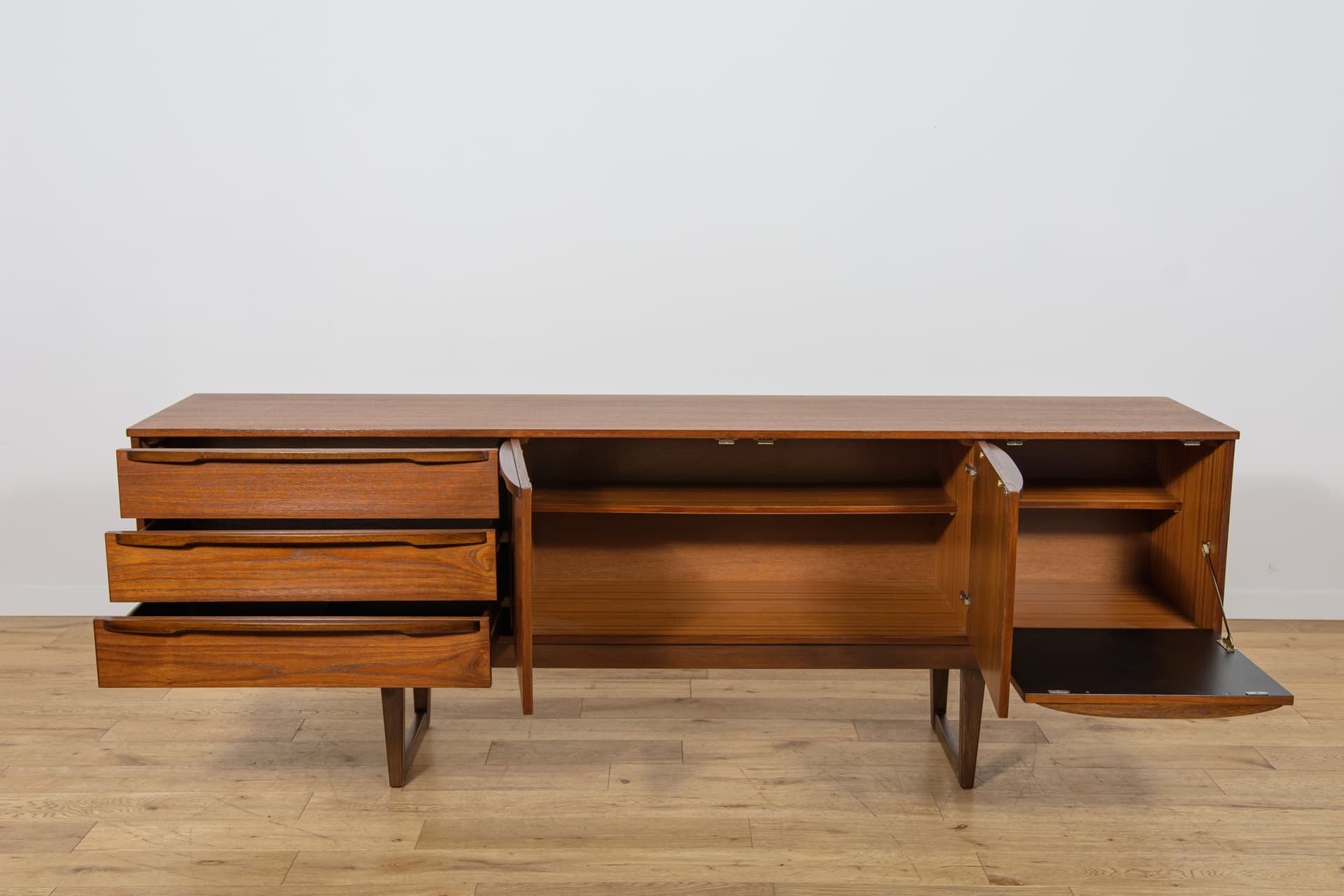 Sideboard, brown teak, Younger Ltd., United Kingdom, 1960s. - 346085