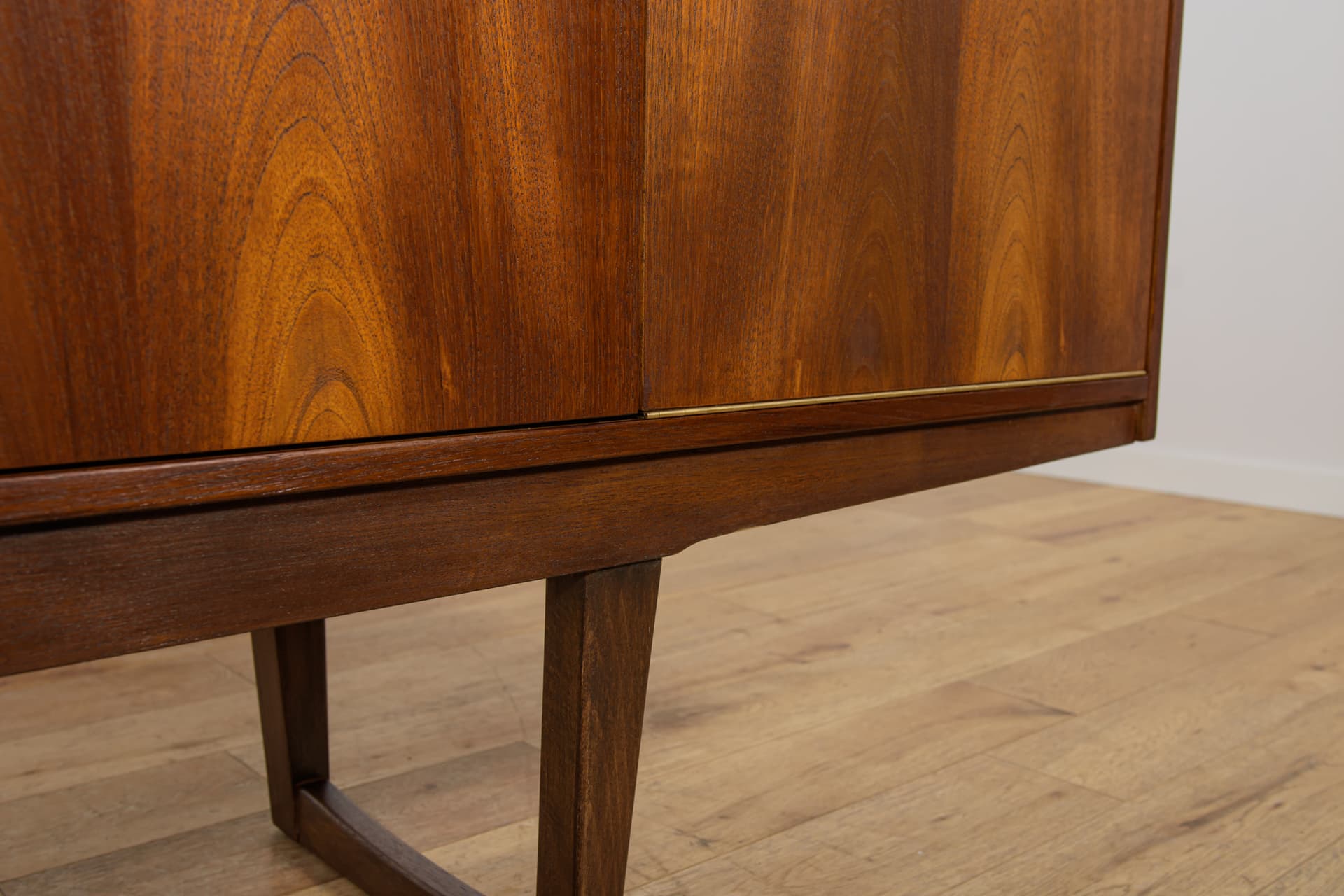 Sideboard, brown teak, Younger Ltd., United Kingdom, 1960s. - 346093