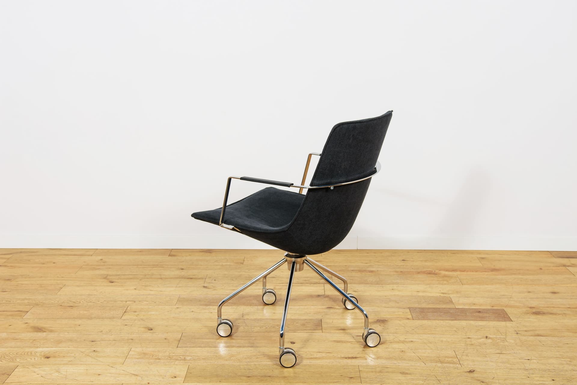 Office chair Comet, black fabric, silver aluminium, by G. Allard, Lammhults, Sweden, 1990s. - 346148