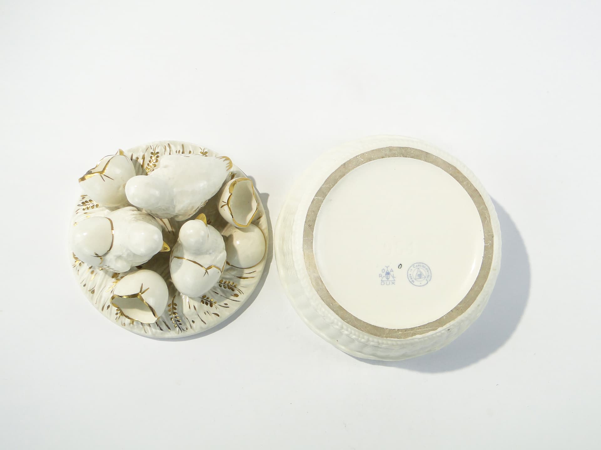 Egg container Chicks, white gold porcelain, Royal Dux Bohemia, Czech Republic, 1920s - 346187
