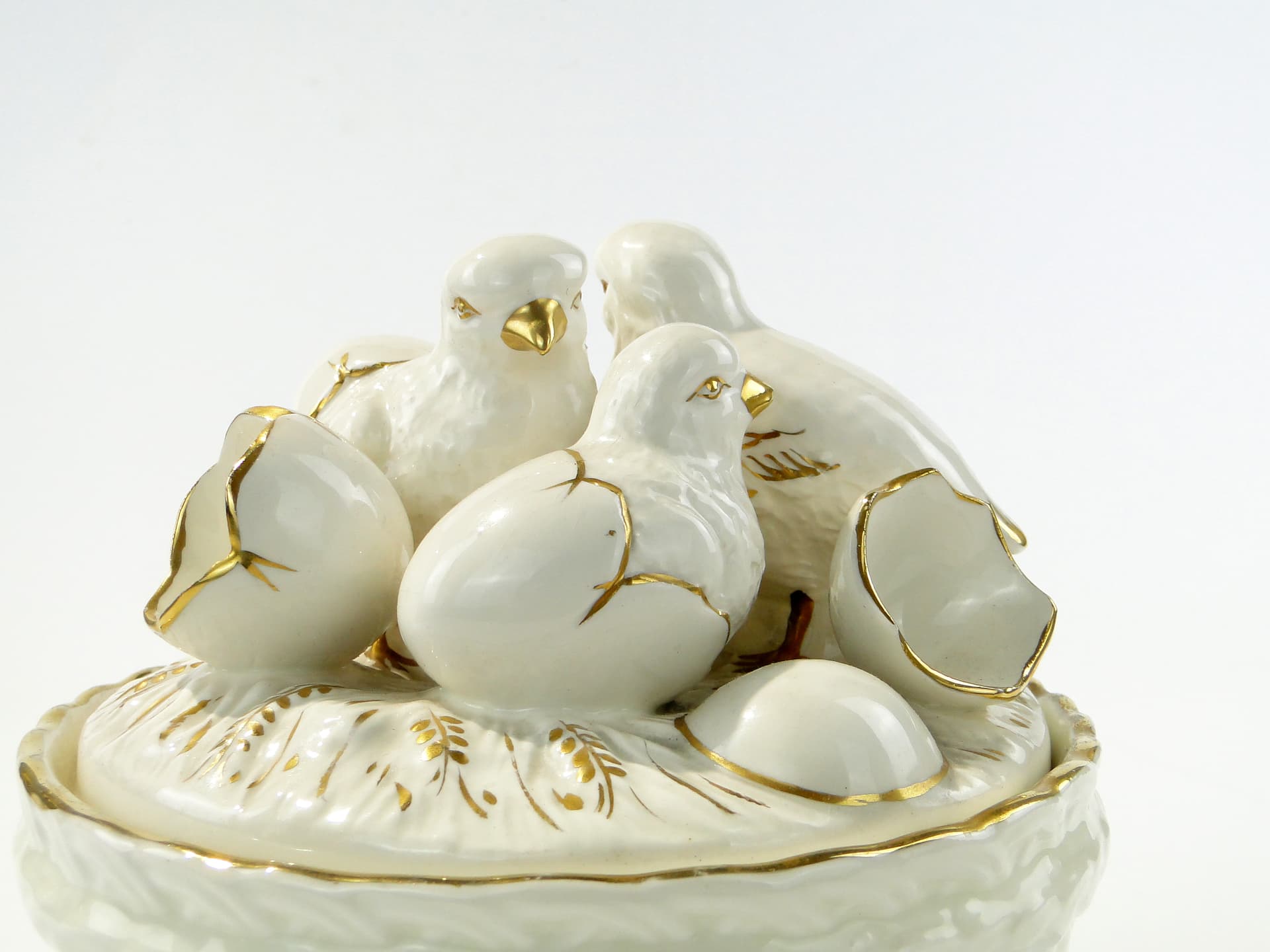 Egg container Chicks, white gold porcelain, Royal Dux Bohemia, Czech Republic, 1920s - 346184