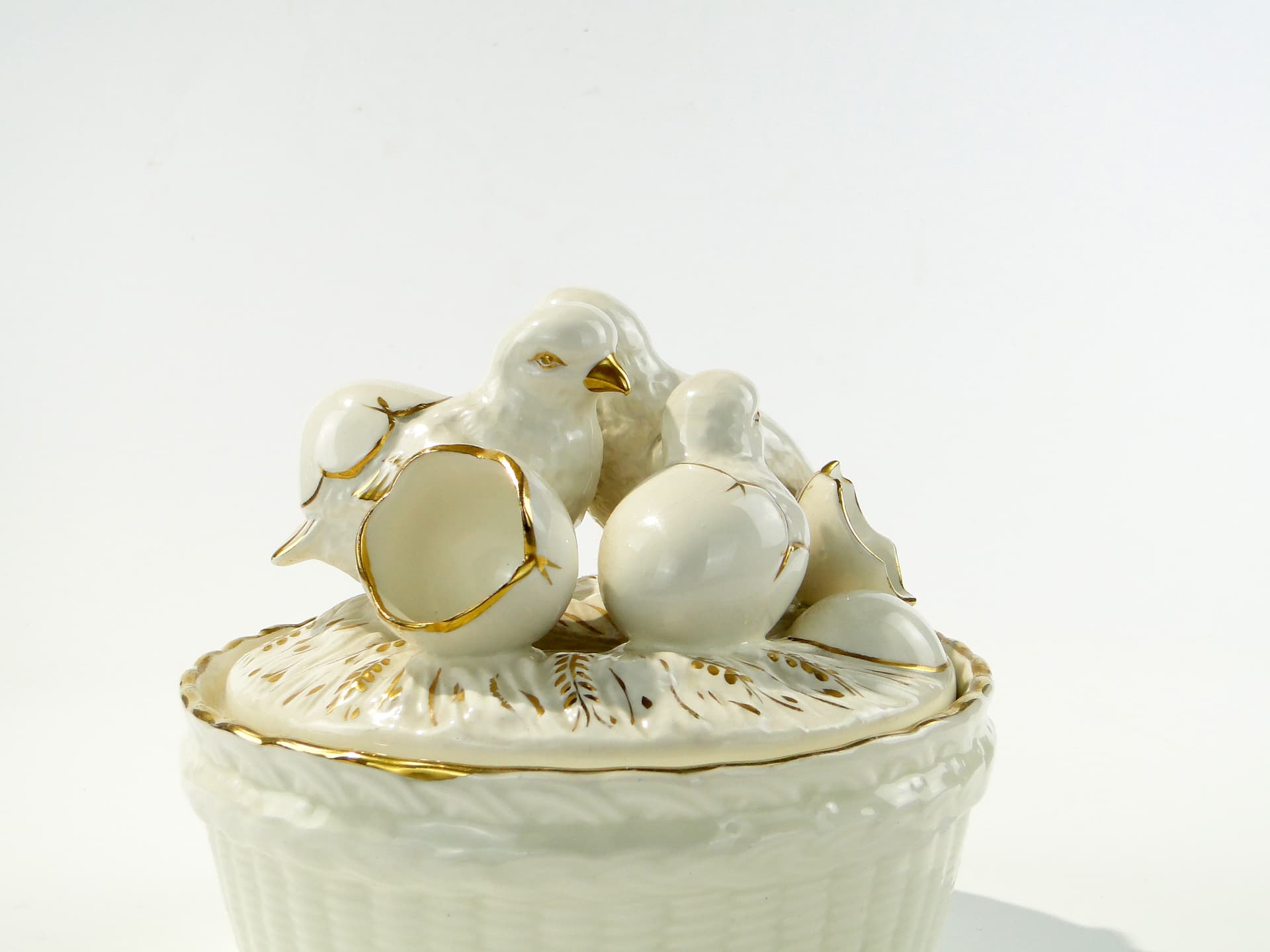 Egg container Chicks, white gold porcelain, Royal Dux Bohemia, Czech Republic, 1920s - 346185