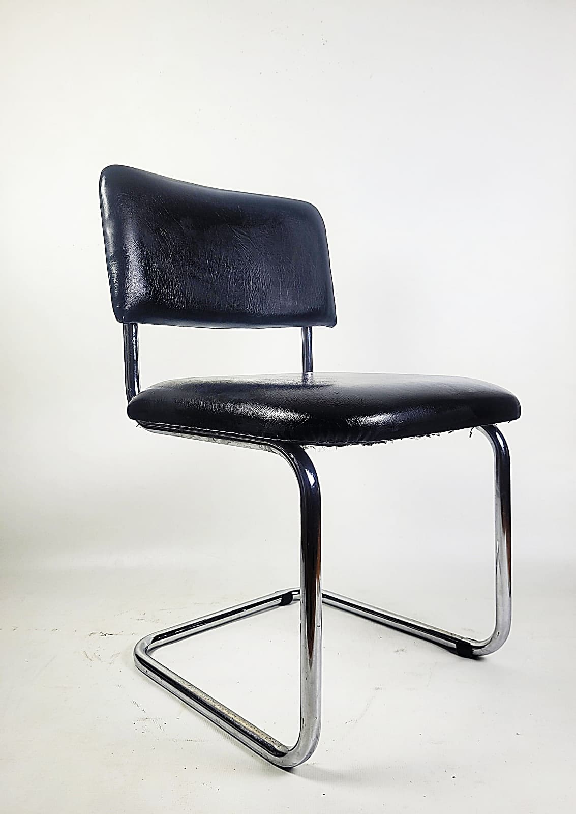 Pair of cantilever chairs, black faux leather, chromed steel, 1970s - 346346