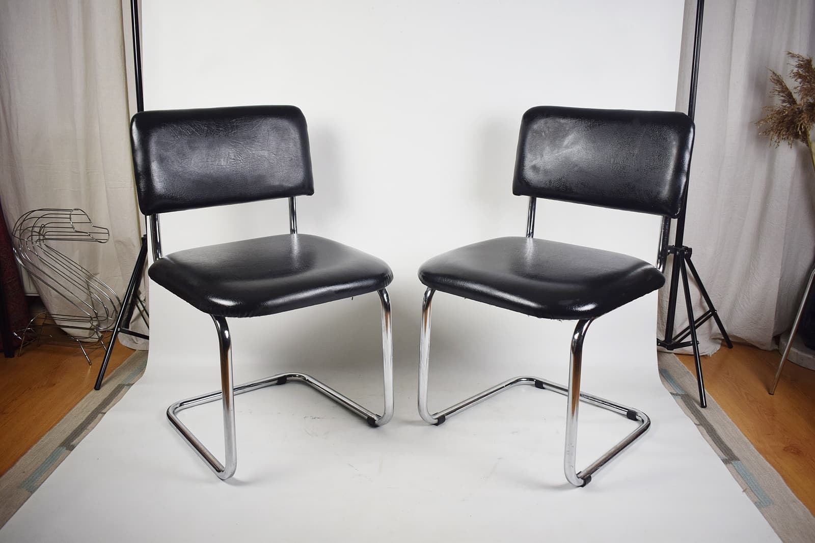 Pair of cantilever chairs, black faux leather, chromed steel, 1970s - 346344