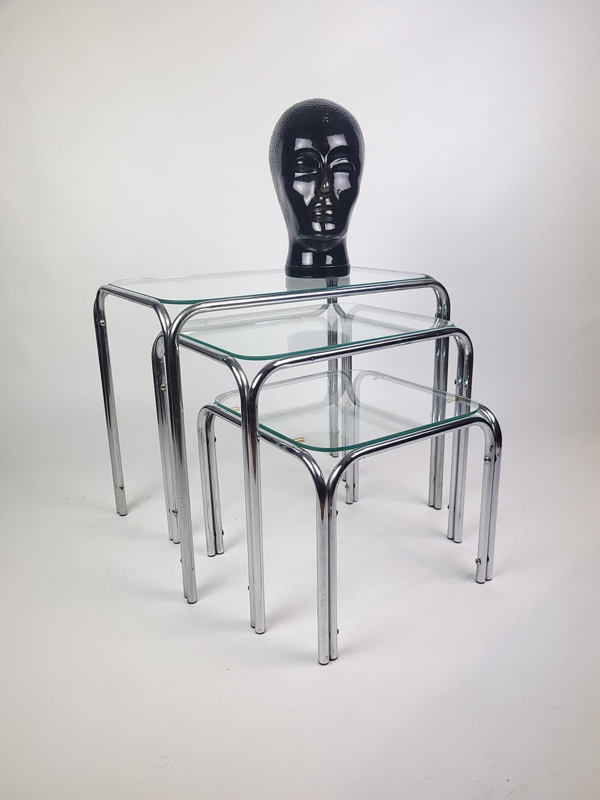 Set of three nesting tables, chromed steel, clear glass, 1970s - 346396