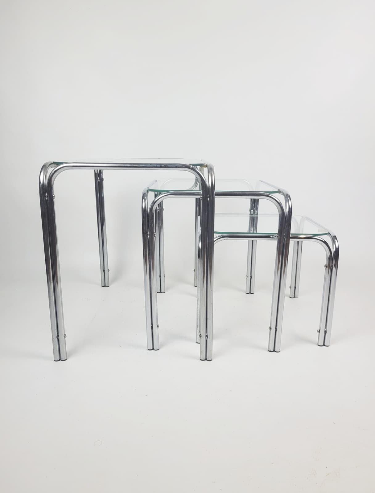 Set of three nesting tables, chromed steel, clear glass, 1970s - 346392