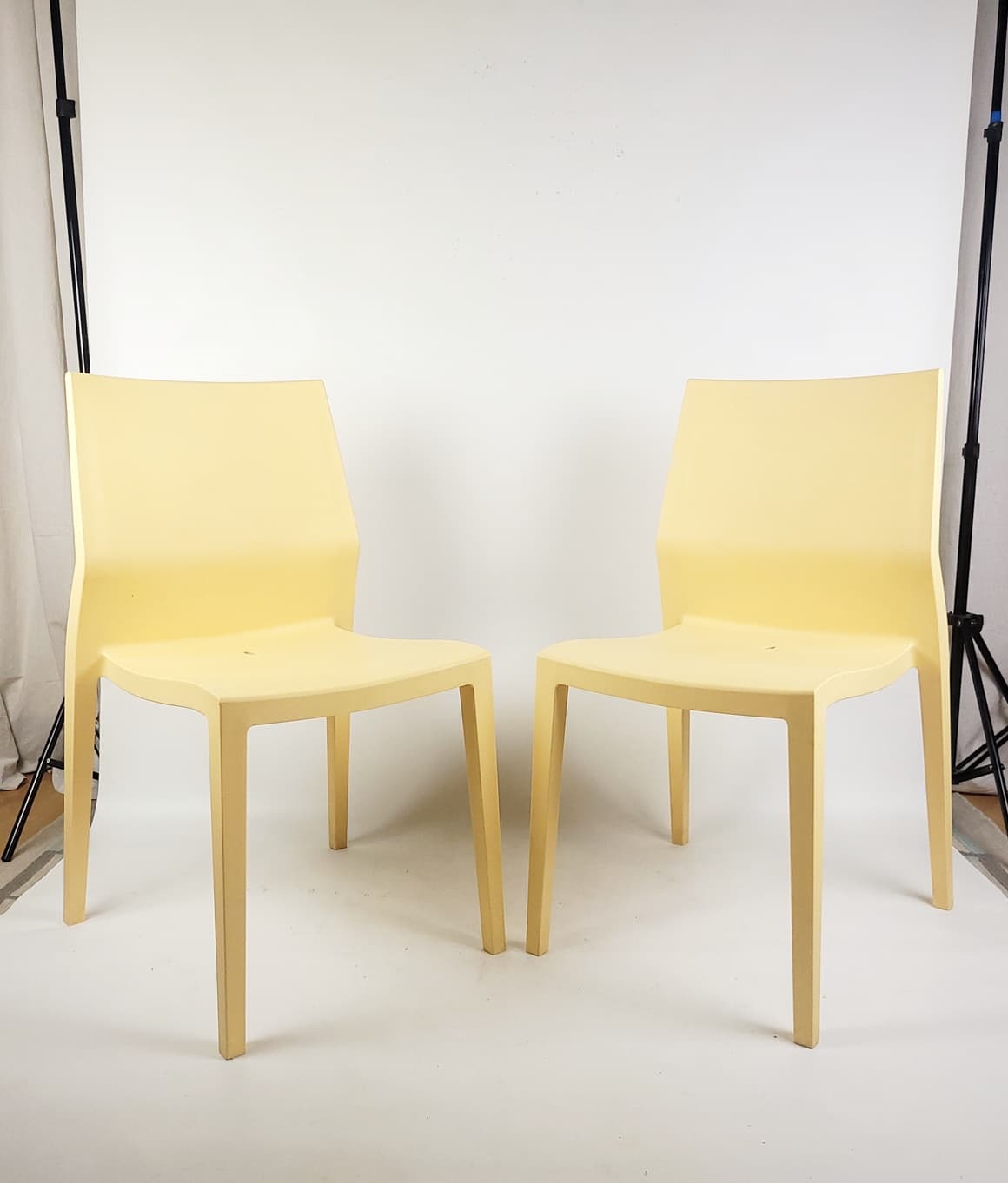 Pair of chairs Effezeta, beige plastic, Italy, 1980s. - 346401