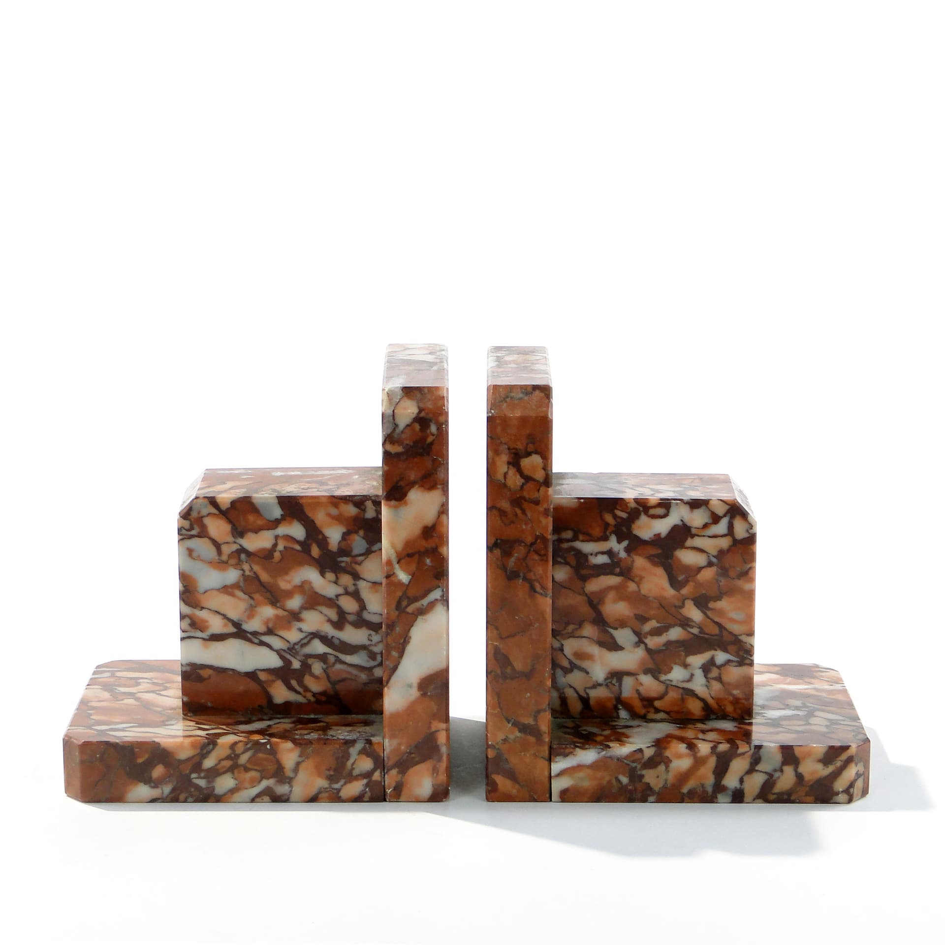 Pair of bookends Art Deco, red marble, France/Belgium, 1920s.