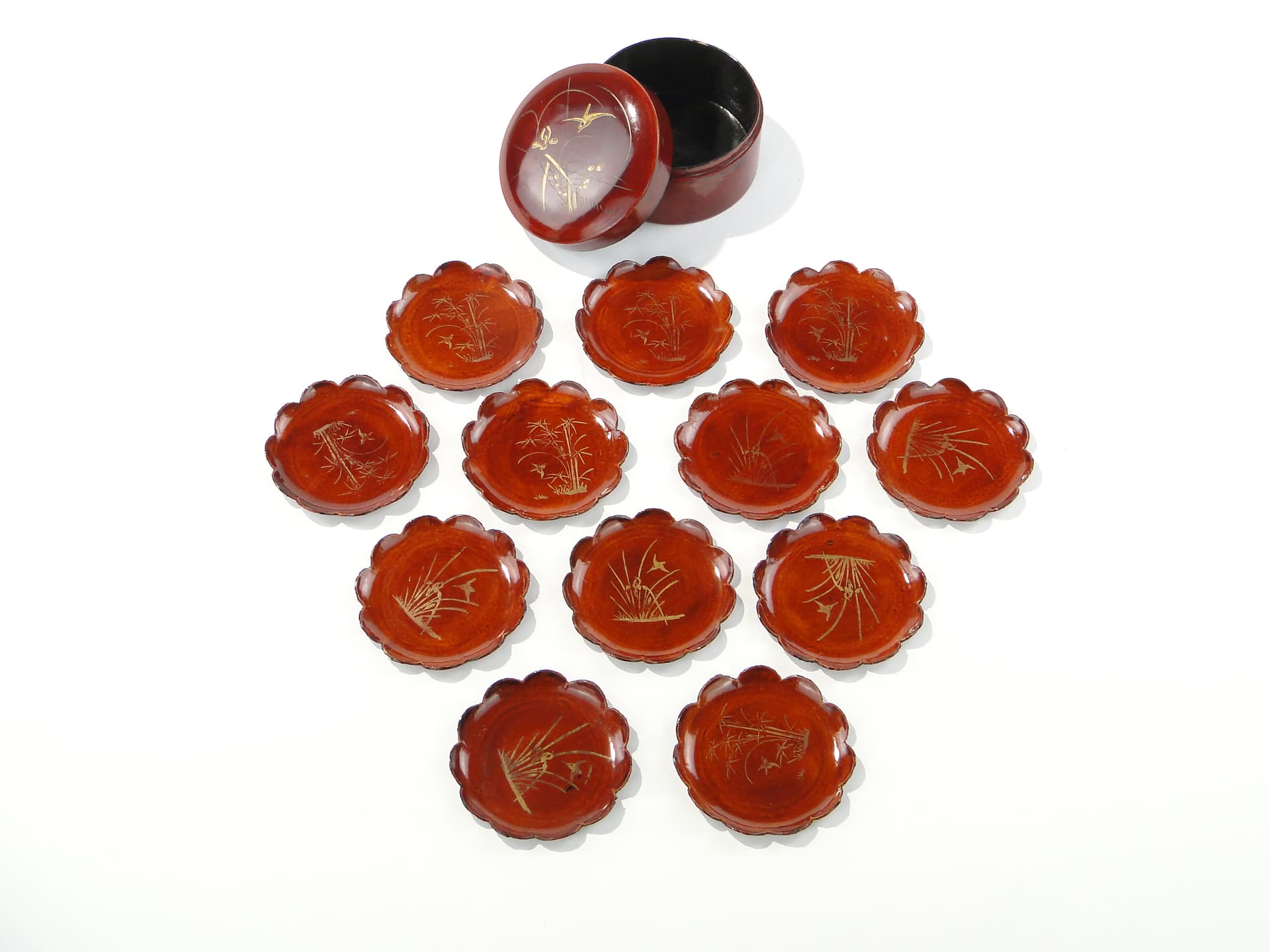 Confectionery set Kashiki-setto, burgundy lacquer gold, wood, Japan, 1950s - 346692