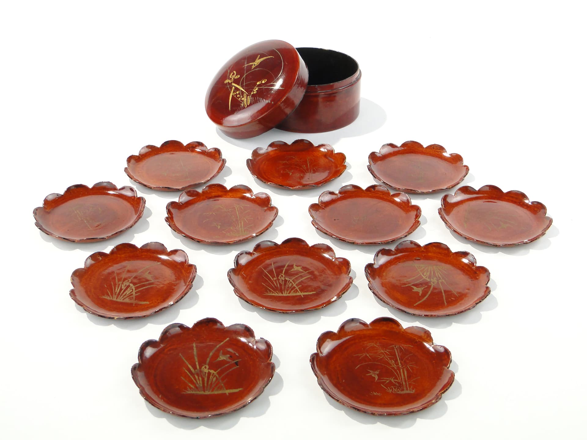 Confectionery set Kashiki-setto, burgundy lacquer gold, wood, Japan, 1950s - 346694