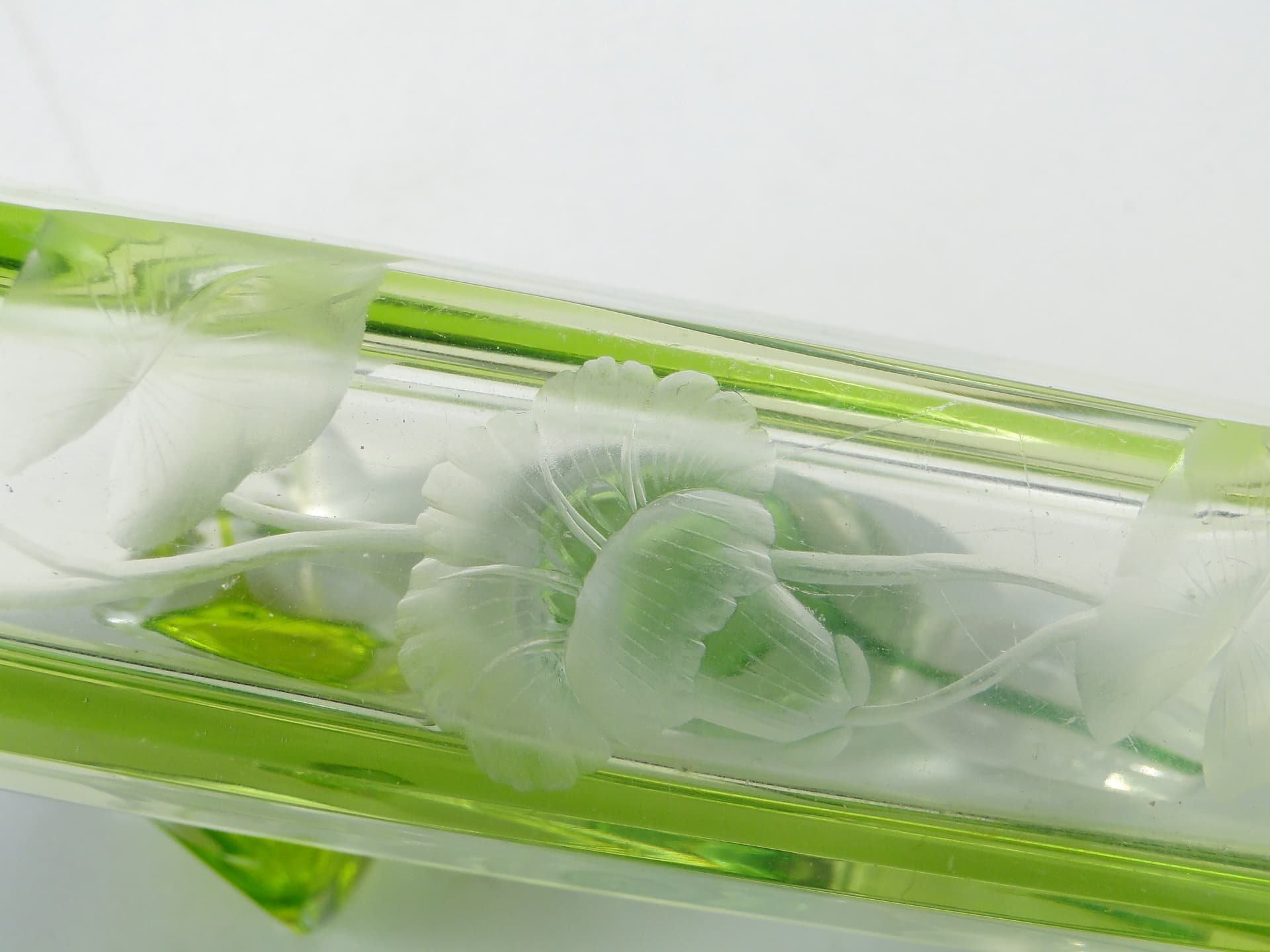 Toilet set Intaglio, emerald green transparent, soda-lime glass, Ludwig Moser & Söhne, Czech Republic, early 20th c. - 346737