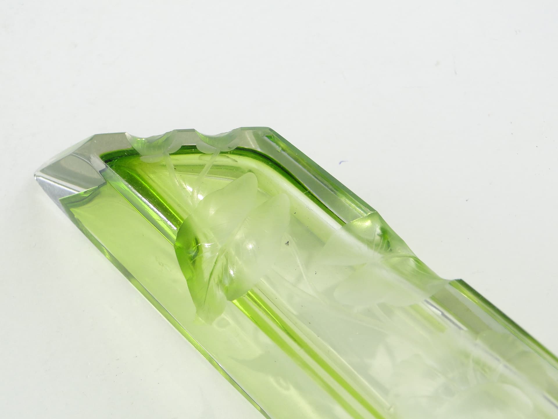 Toilet set Intaglio, emerald green transparent, soda-lime glass, Ludwig Moser & Söhne, Czech Republic, early 20th c. - 346736