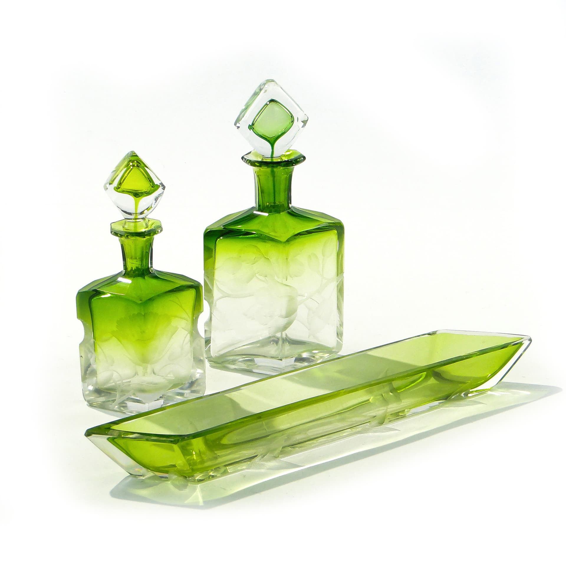 Toilet set Intaglio, emerald green transparent, soda-lime glass, Ludwig Moser & Söhne, Czech Republic, early 20th c. - 346731