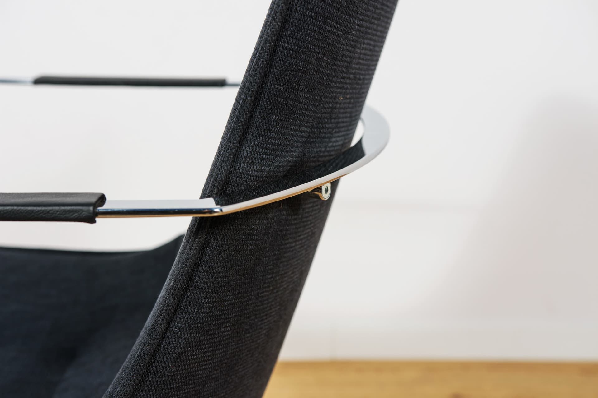 Set of six conference chairs Comet, black fabric, silver aluminum, by G. Allard, Lammhults, Sweden, 1990s. - 347120