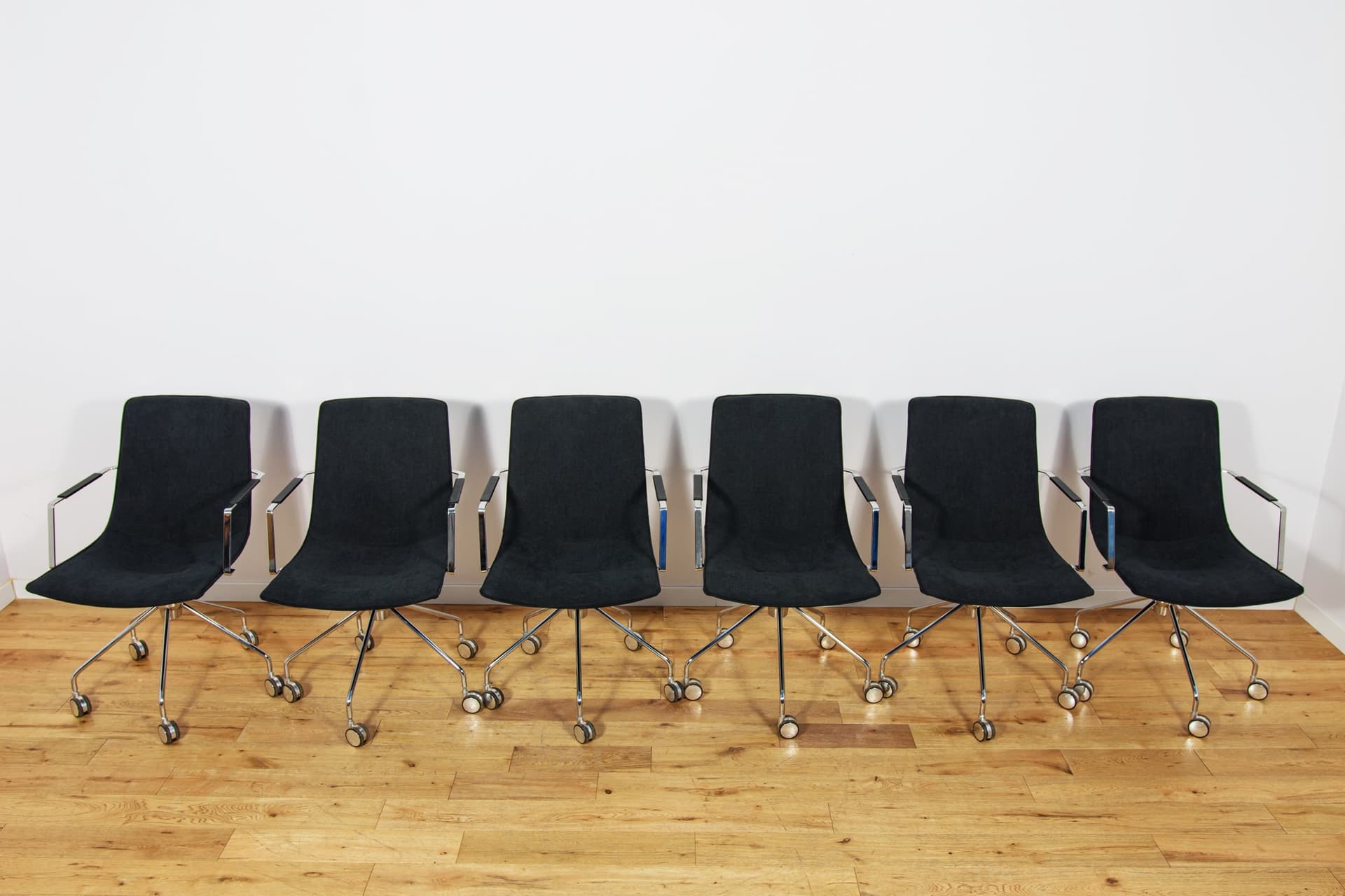 Set of six conference chairs Comet, black fabric, silver aluminum, by G. Allard, Lammhults, Sweden, 1990s. - 347109