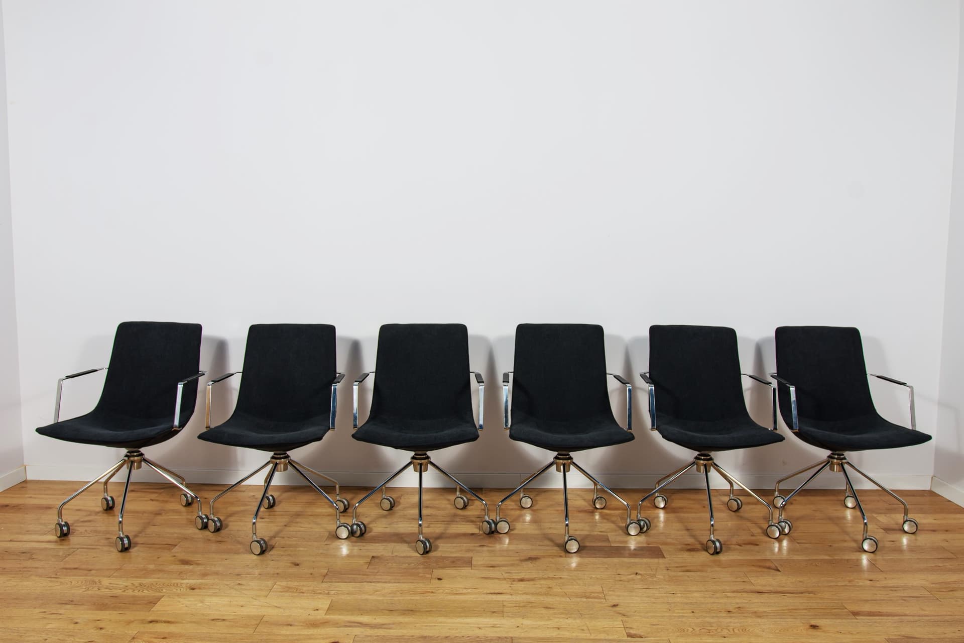 Set of six conference chairs Comet, black fabric, silver aluminum, by G. Allard, Lammhults, Sweden, 1990s. - 347108