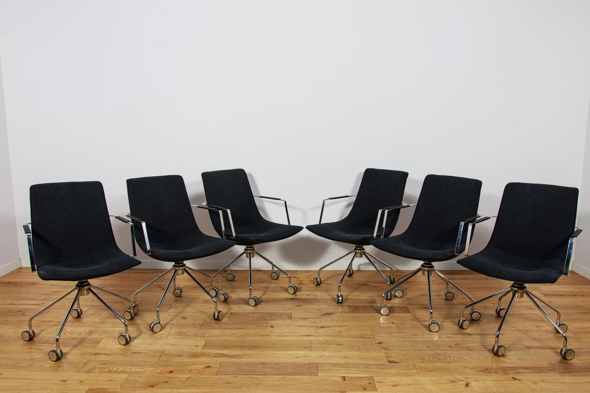 Set of six conference chairs Comet, black fabric, silver aluminum, by G. Allard, Lammhults, Sweden, 1990s. - 347111