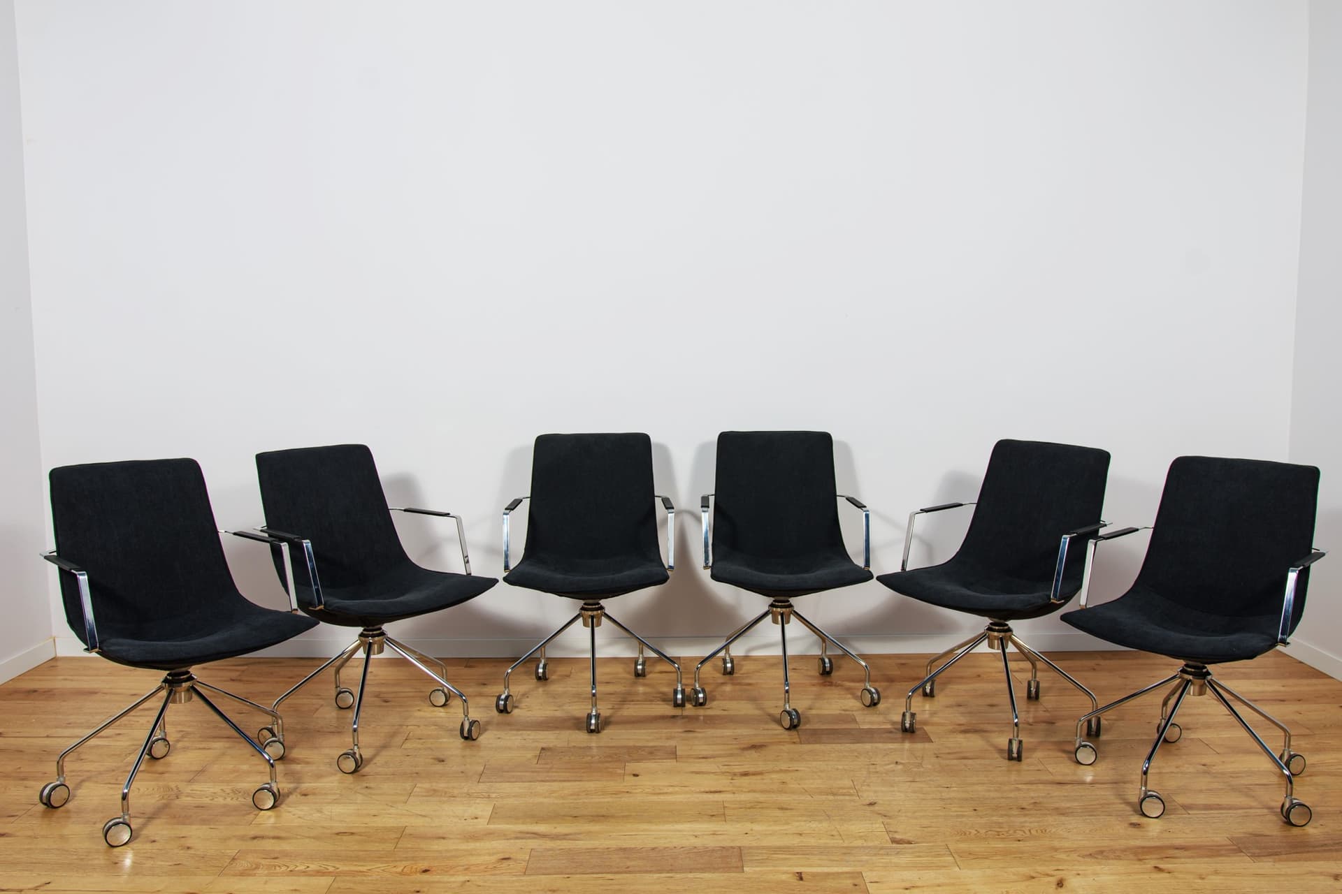 Set of six conference chairs Comet, black fabric, silver aluminum, by G. Allard, Lammhults, Sweden, 1990s. - 347110