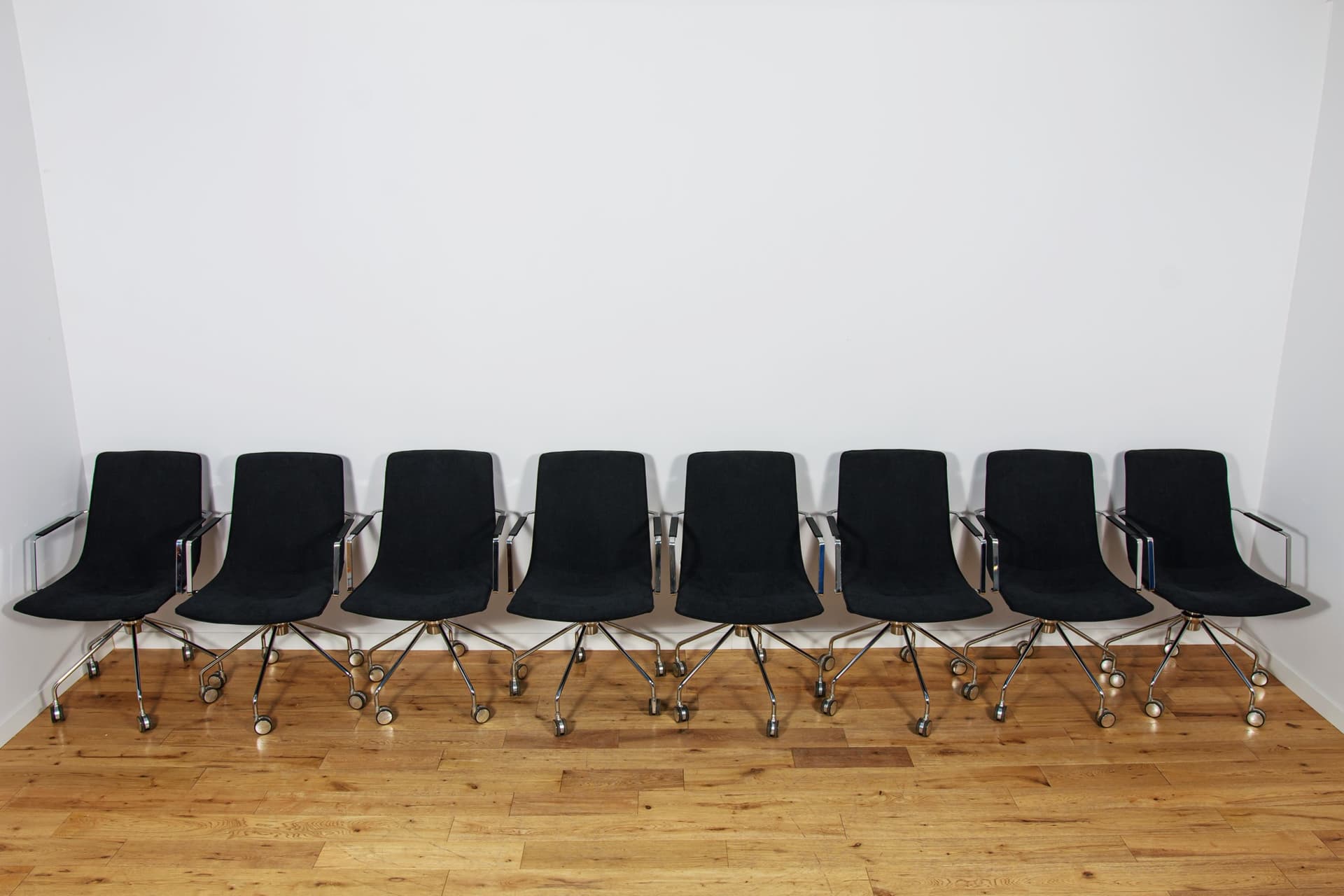 Set of eight conference chairs Comet, black synthetic fabric, silver aluminum, by G. Allard, Lammhults, Sweden, 1990s. - 347191