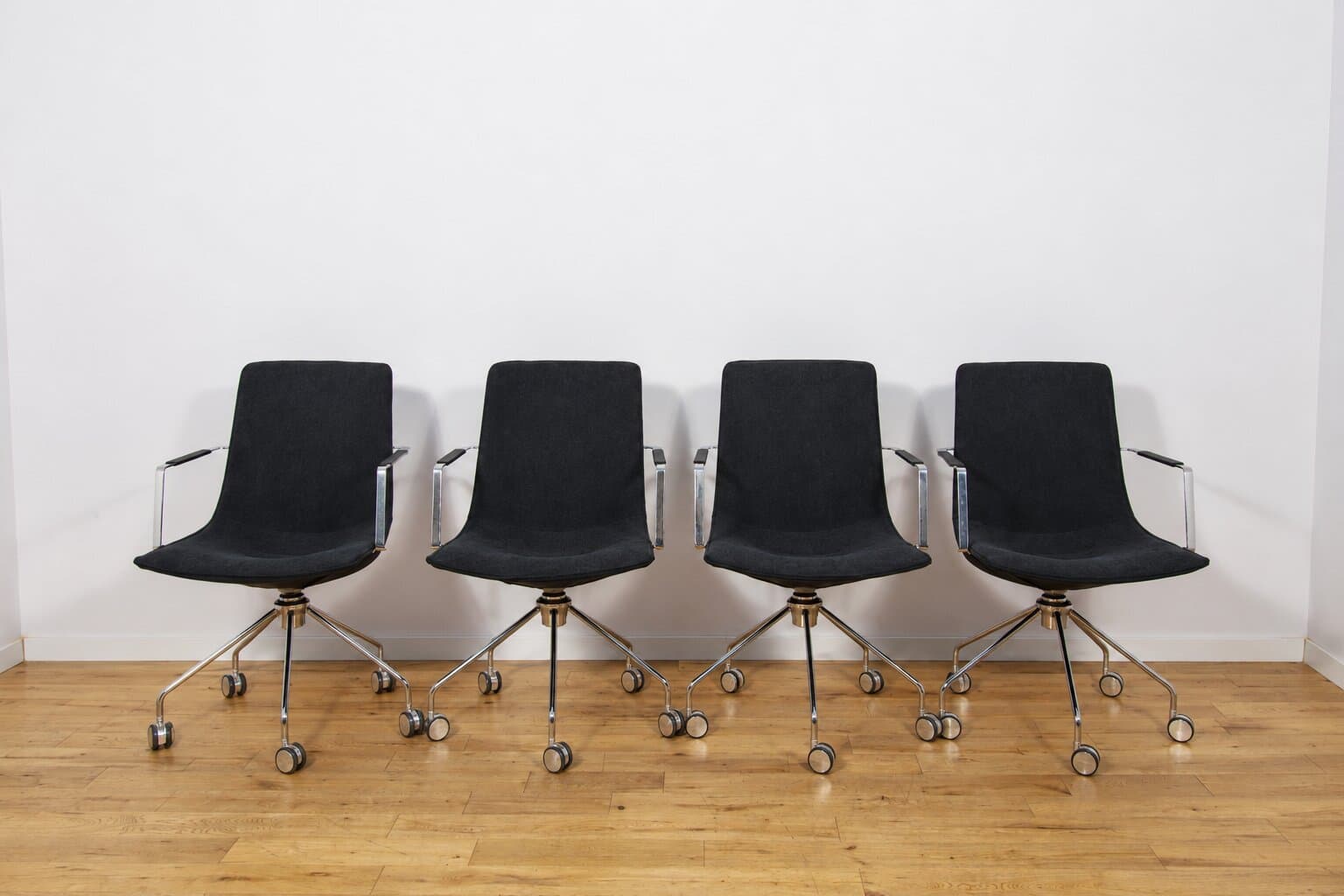 Set of four conference chairs Comet, black wool, silver aluminum, by G. Allard, Lammhults, Sweden, 1990s. - 347250