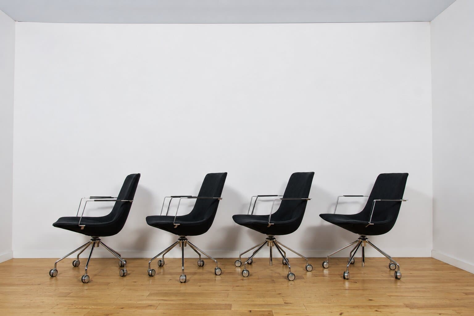 Set of four conference chairs Comet, black wool, silver aluminum, by G. Allard, Lammhults, Sweden, 1990s. - 347251