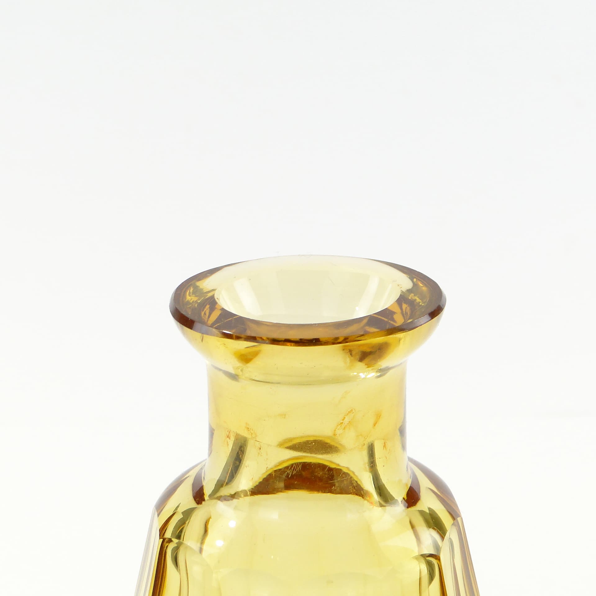 Decanter Art Deco, yellow crystal, Czech Republic, 1920s - 347327